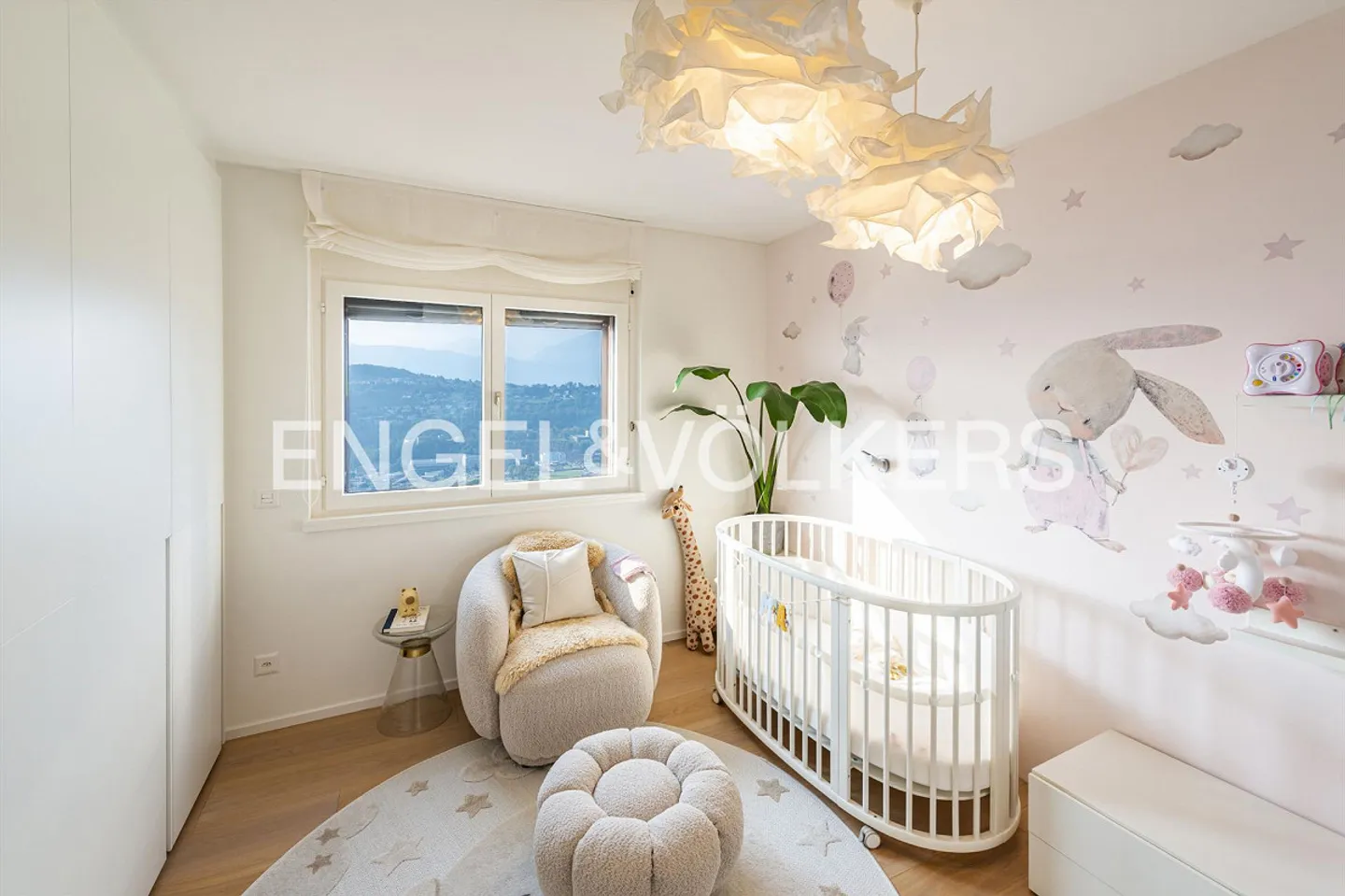 Prestigious corner townhouse villa with terrace and lake view - Photo 13 of 15