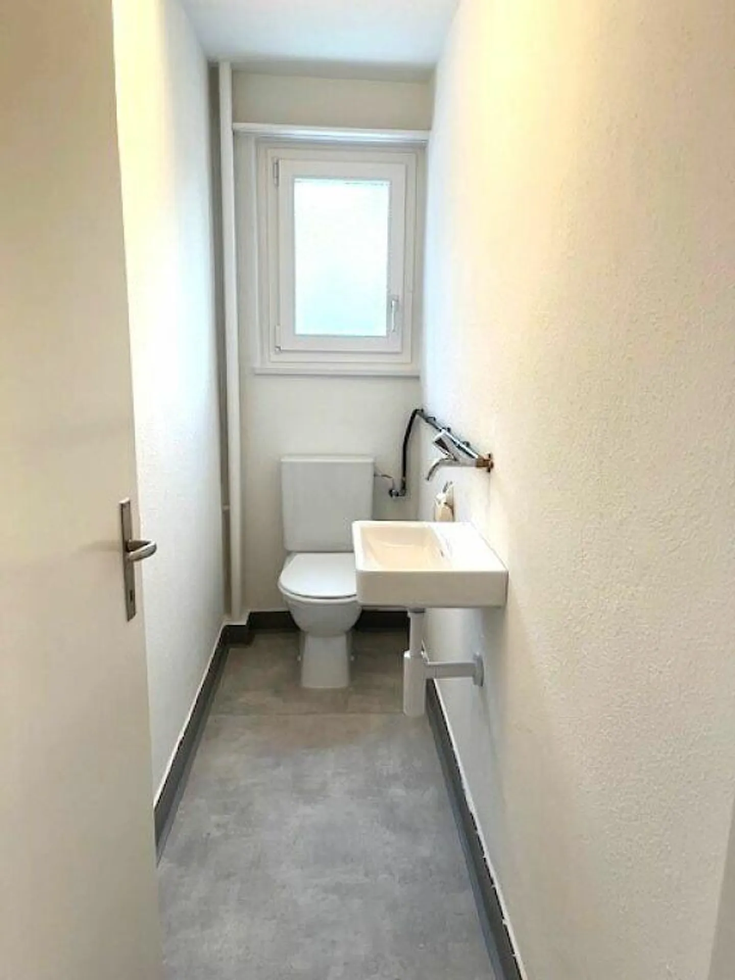 Bright 4.5-room apartment with balcony on the 2nd floor - Photo 3 of 11