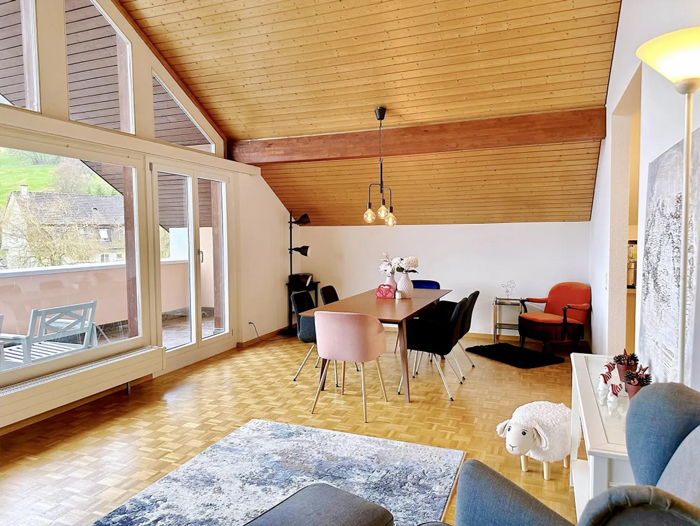 Gemütliche Dachwohnung mit Balkon - Foto 1 von 10