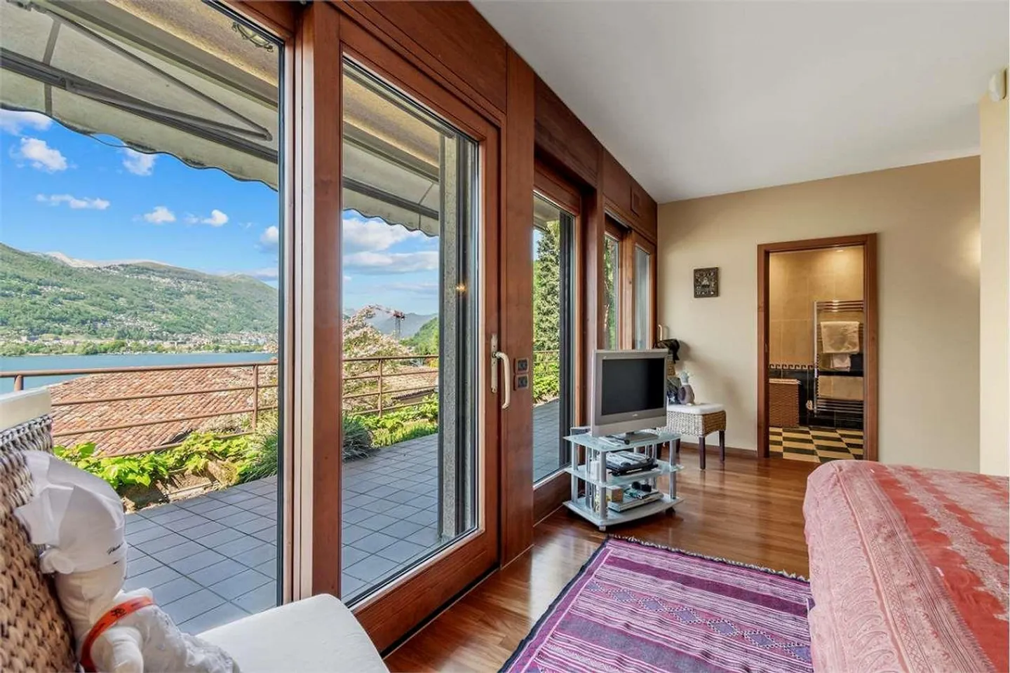 Villa exclusive avec vue sur le lac, piscine et darsena - Photo 10 sur 13