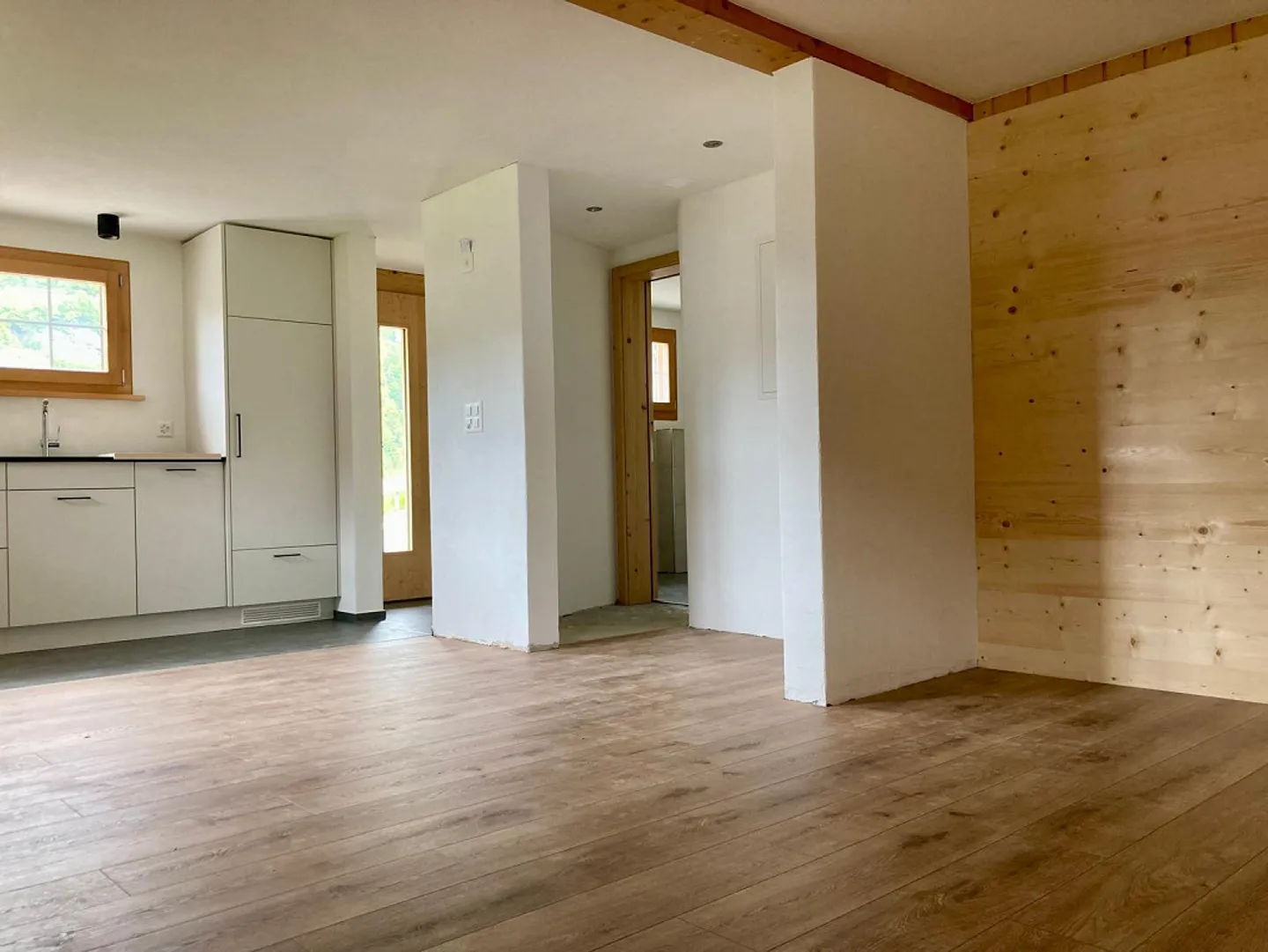 Appartement lumineux de 2,5 pièces dans un quartier calme - Photo 2 sur 5