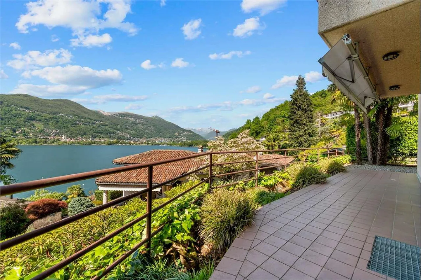 Villa exclusive avec vue sur le lac, piscine et darsena - Photo 11 sur 13