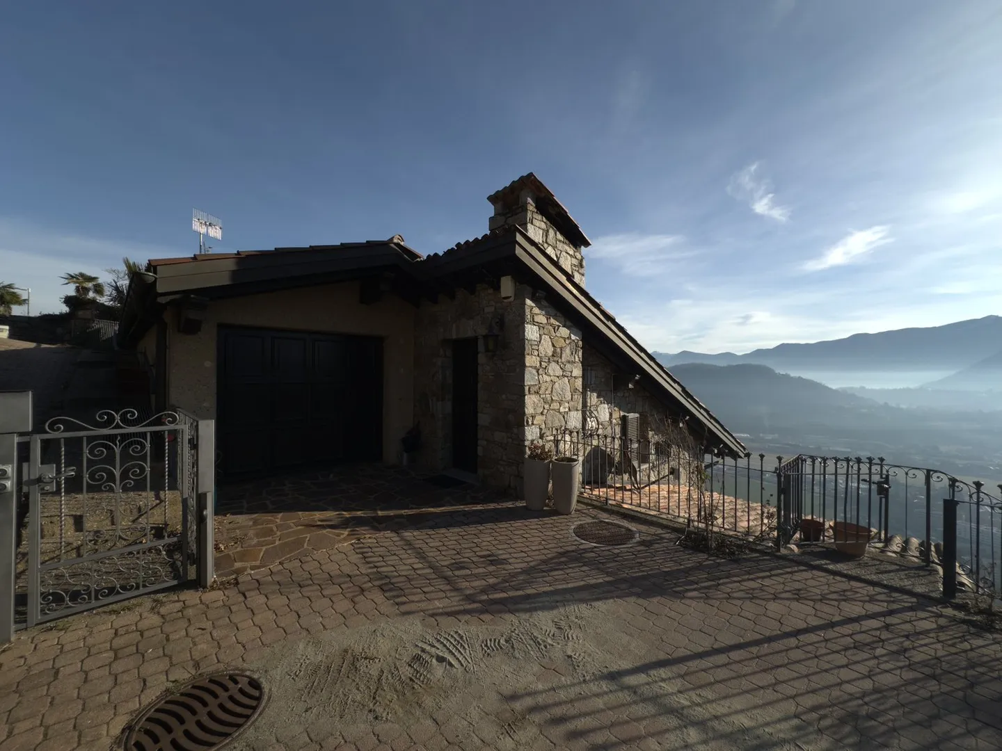 Casa unifamiliare con vista sul lago di Lugano e sulle montagne a Cimo - Foto 3 di 8