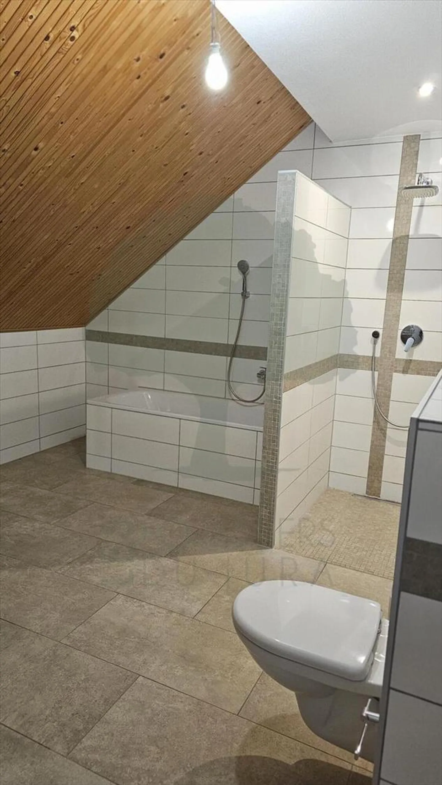 Residential building - Photo 6 of 13