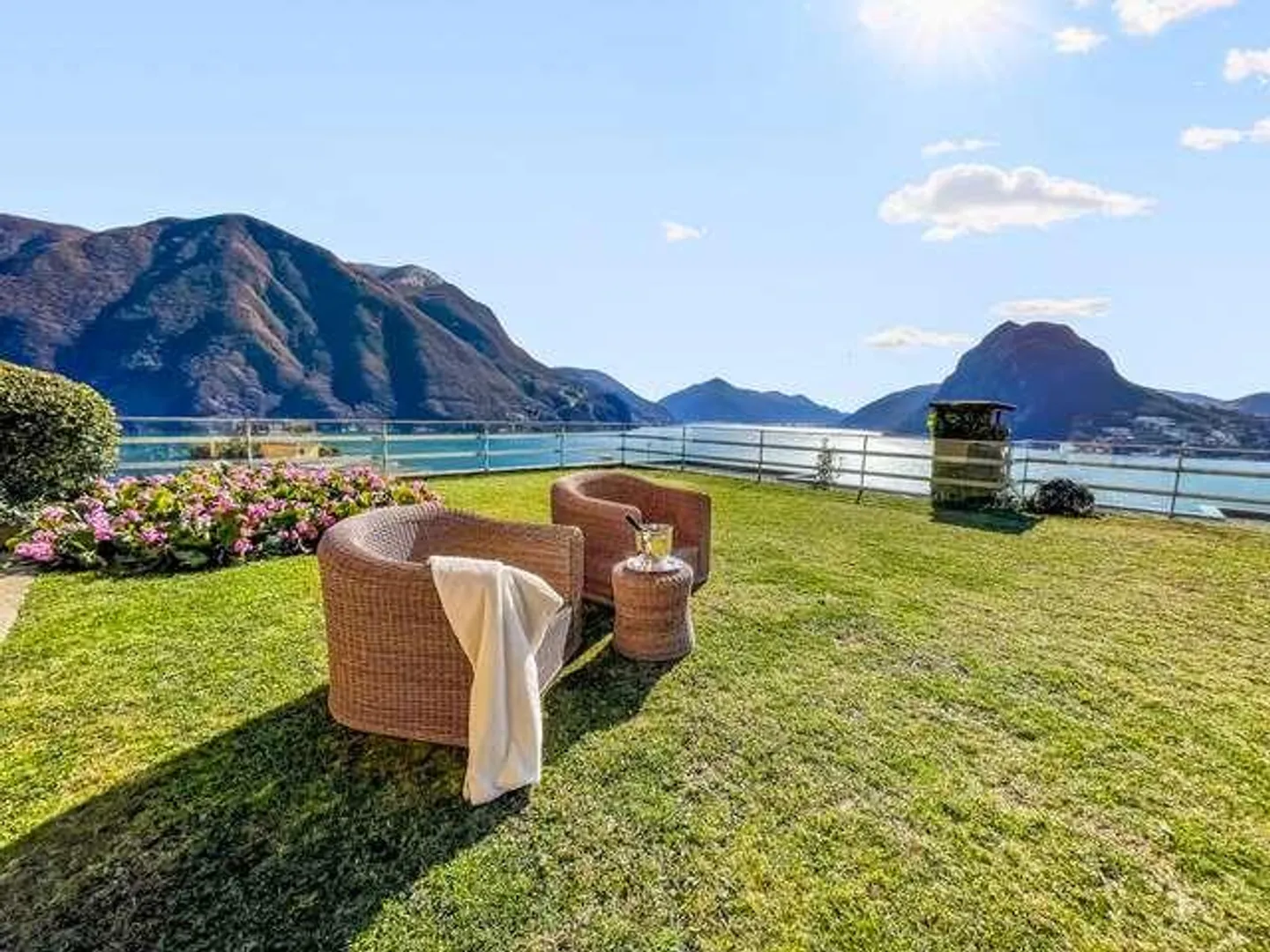 Elegantes 5.5-Zimmer-Apartment in Castagnola mit Seeblick und Garten - Foto 1 di 11