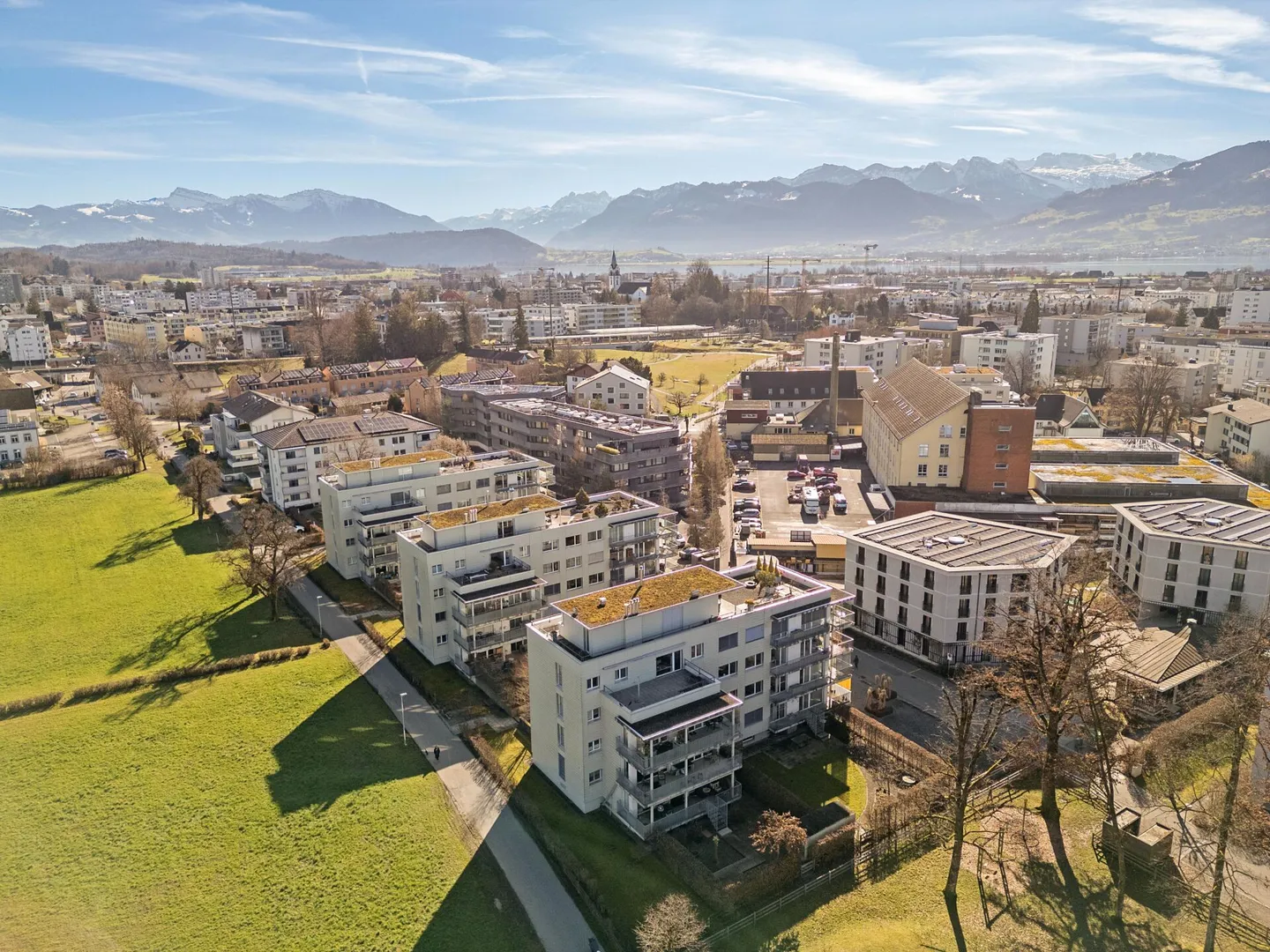 Charming Apartment in Rapperswil - Photo 2 of 8