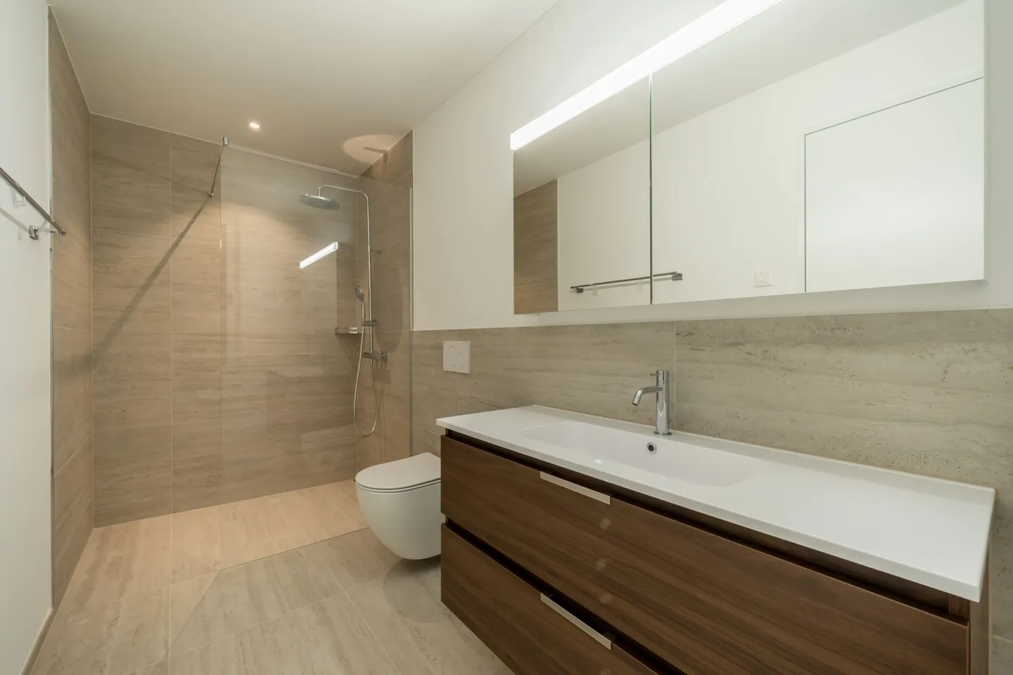 Luxurious 4½-room apartment in the best location in Egerkingen - Photo 3 of 7