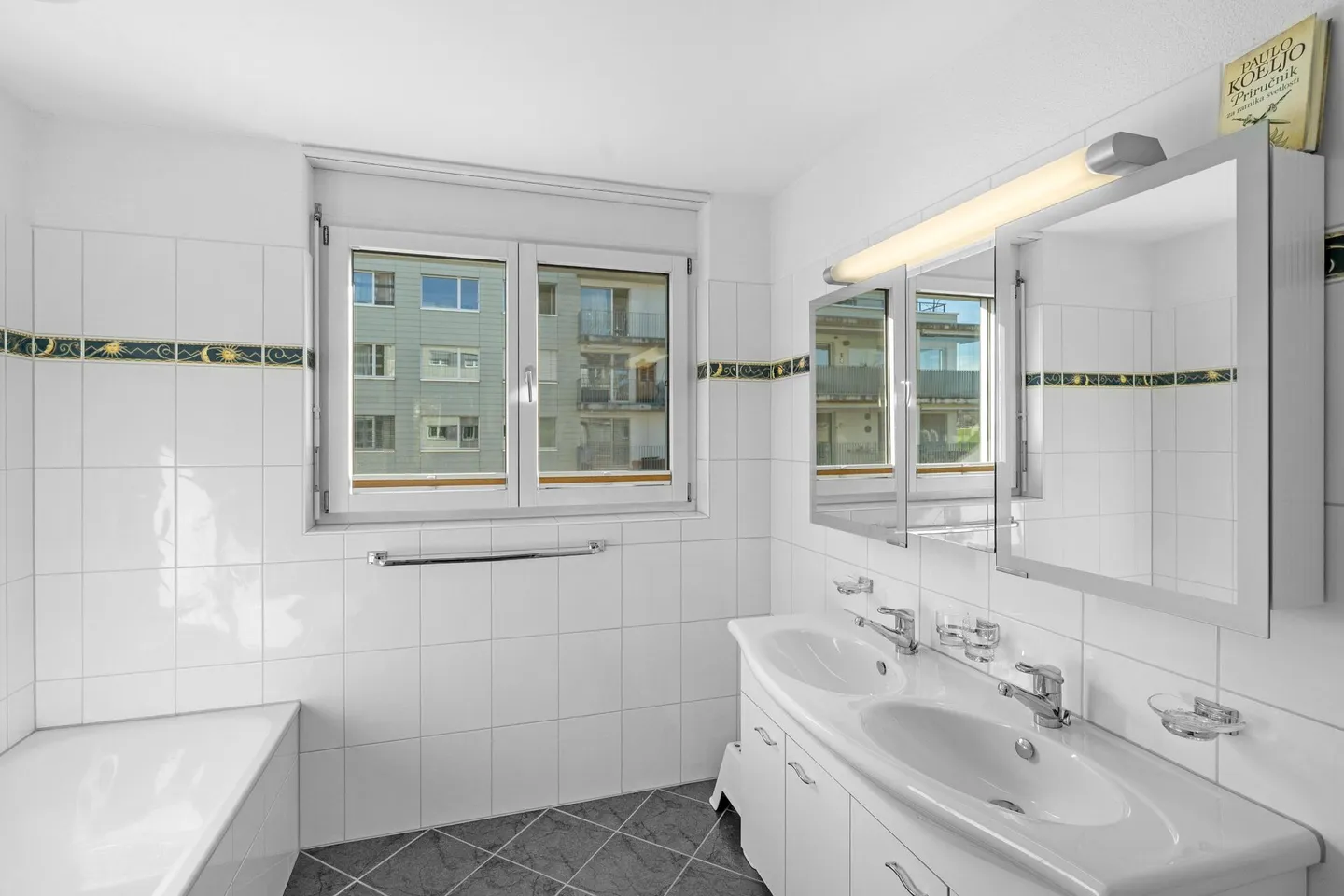 Charming Apartment in Rapperswil - Photo 7 of 8