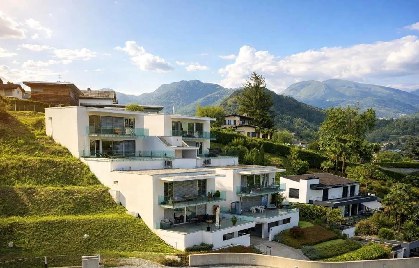 Appartement moderne avec terrasse et vue panoramique - Photo 2 sur 13