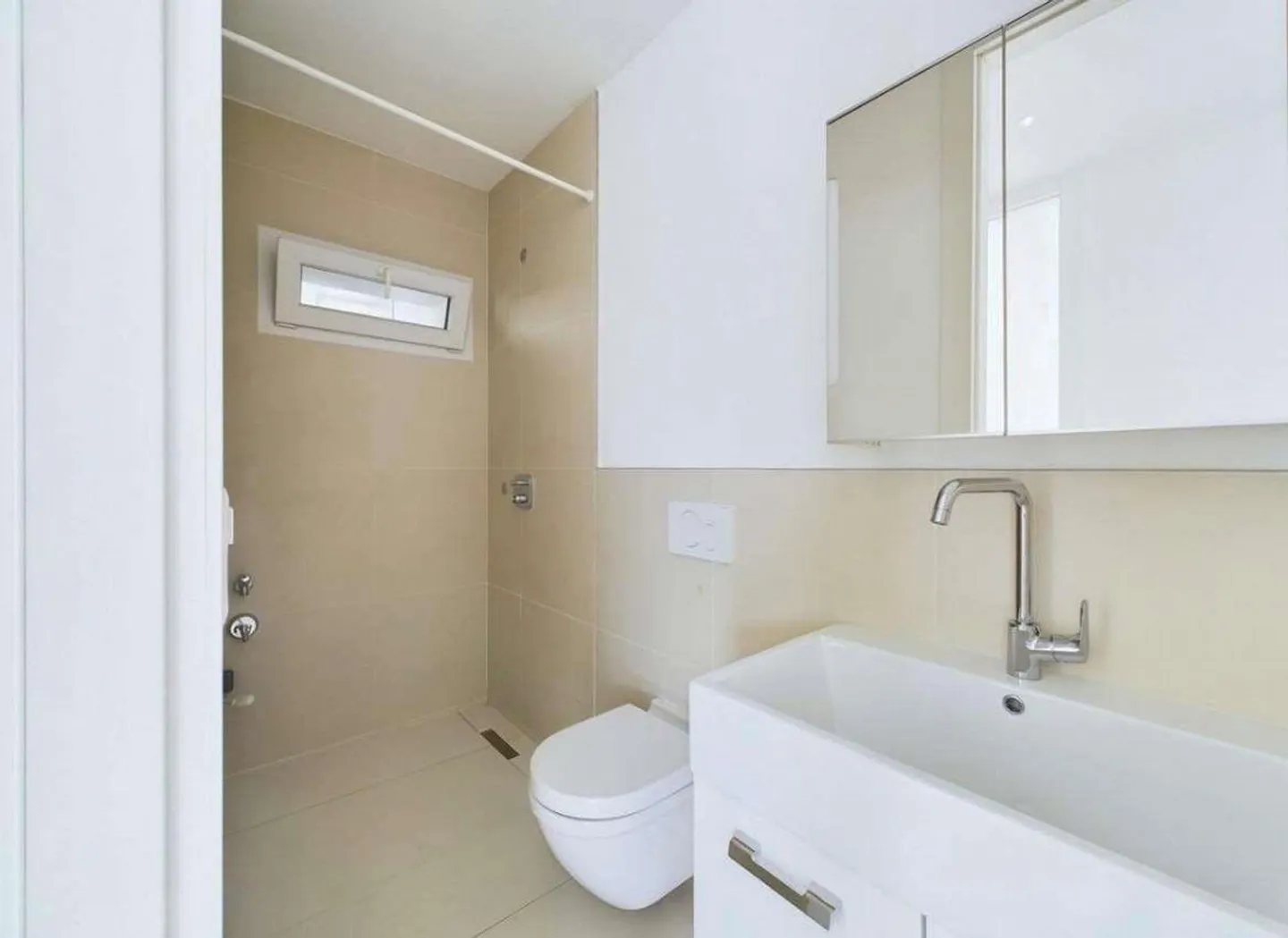 Appartement moderne avec terrasse et vue panoramique - Photo 9 sur 13