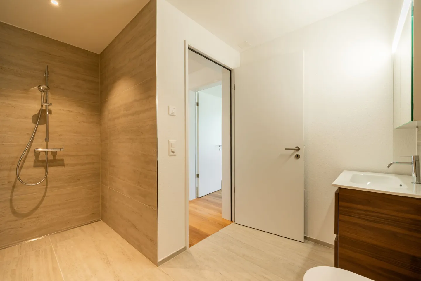 Luxurious 2½-room apartment in the best location in Egerkingen - Photo 3 of 4