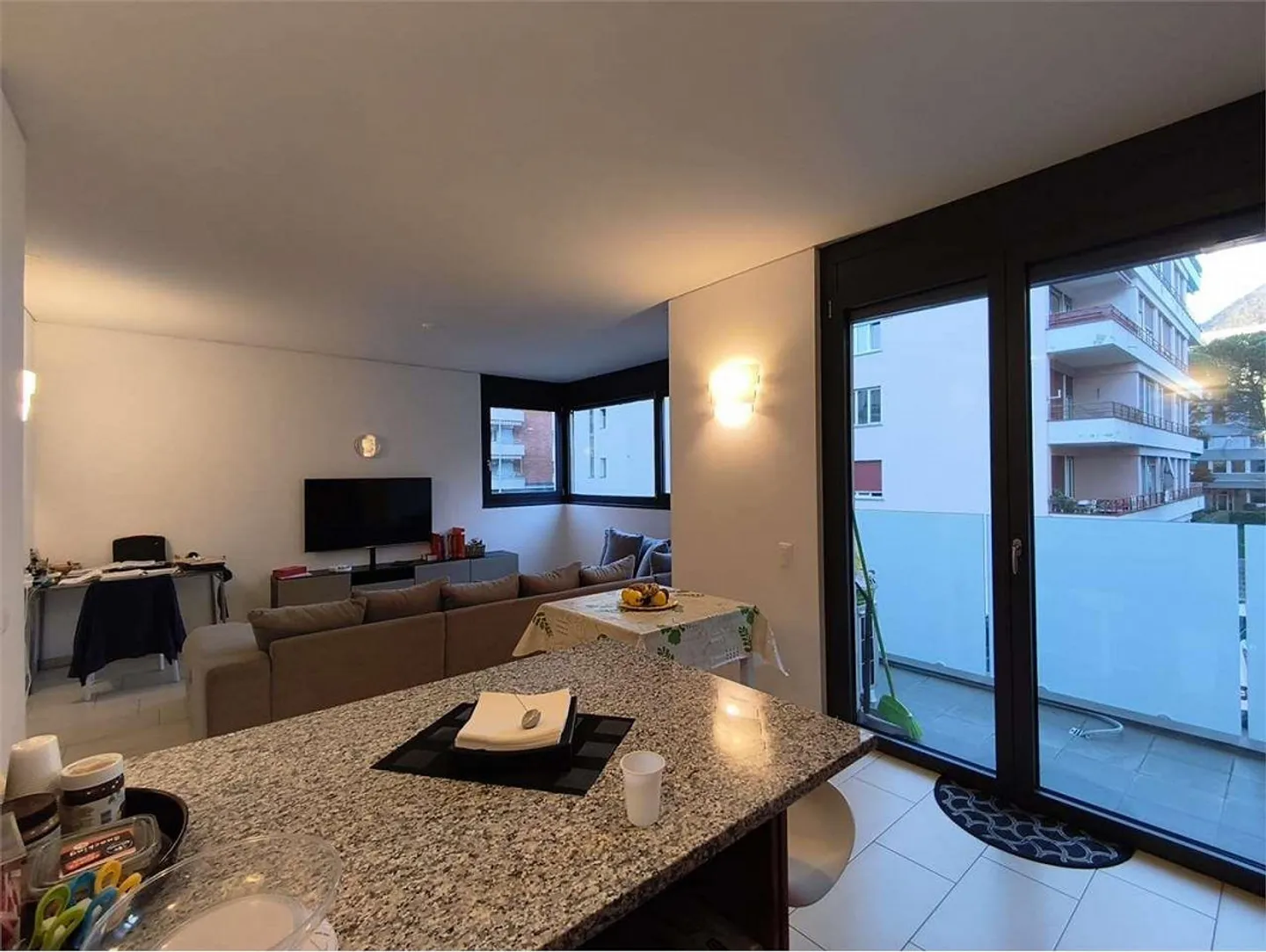 Elegantes 2.5-Zimmer-Wohnung mit Klimaanlage nahe dem Zentrum - Foto 3 von 7