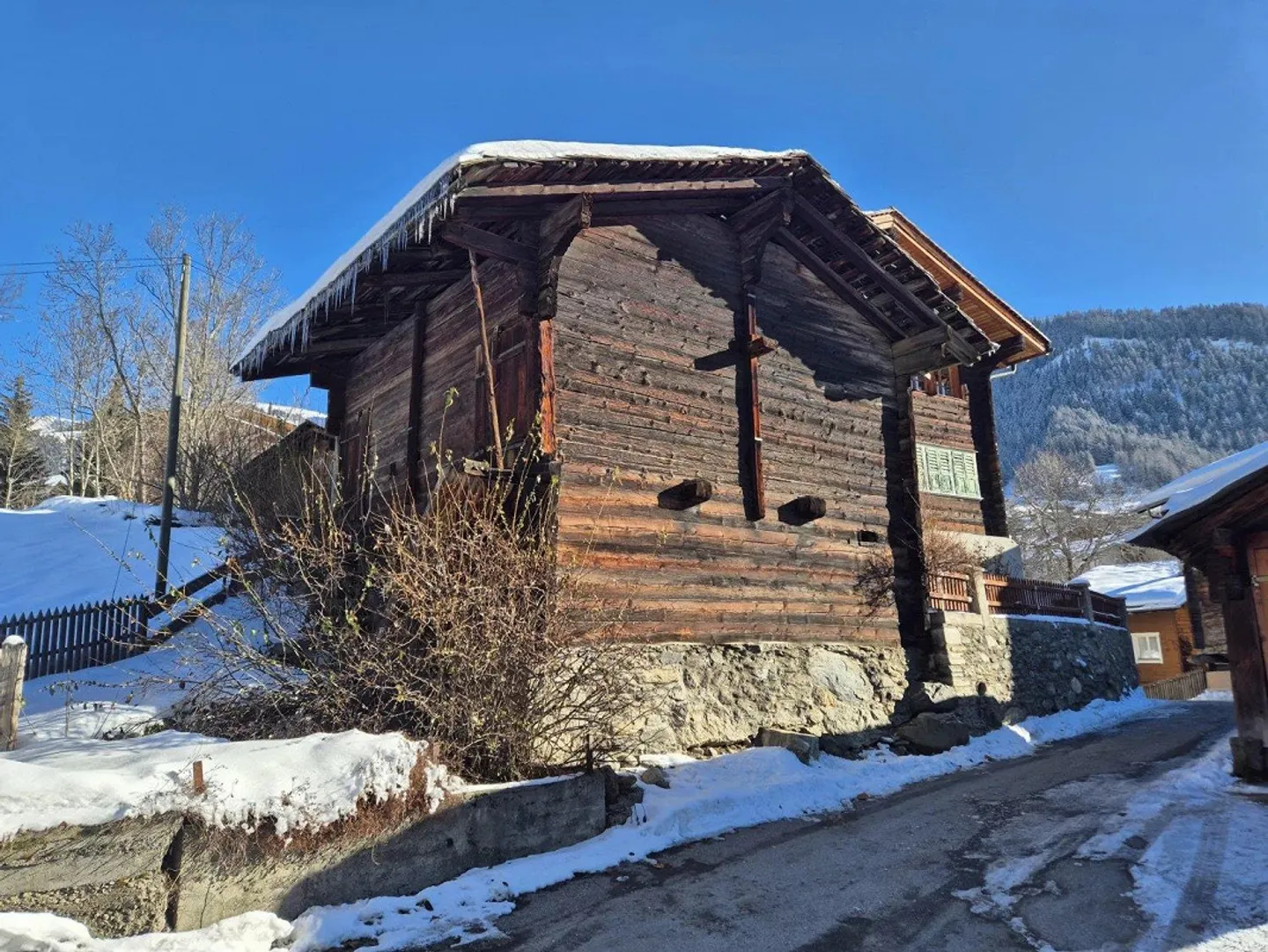Barn in typical Valais style in the midst of Fiesch - Photo 1 of 11
