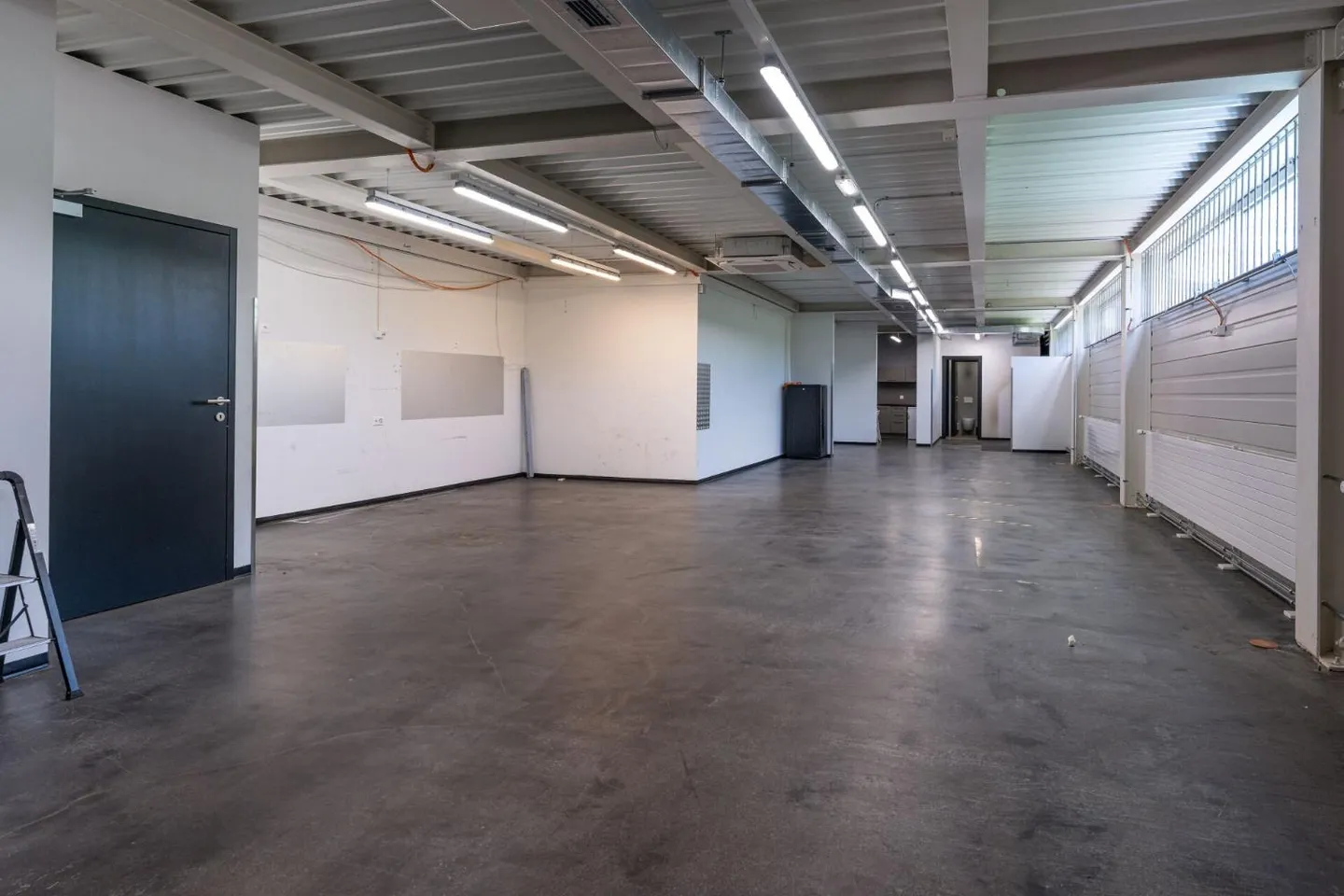 Espaces de bureaux et commerciaux attrayants et bien desservis dans le Bözingenfeld de Bienne - Photo 12 sur 13
