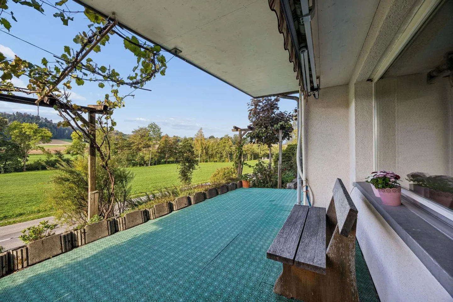 Vivere in campagna con vista: Casa residenziale flessibile con spazio commerciale e potenziale di espansione - Foto 13 di 13