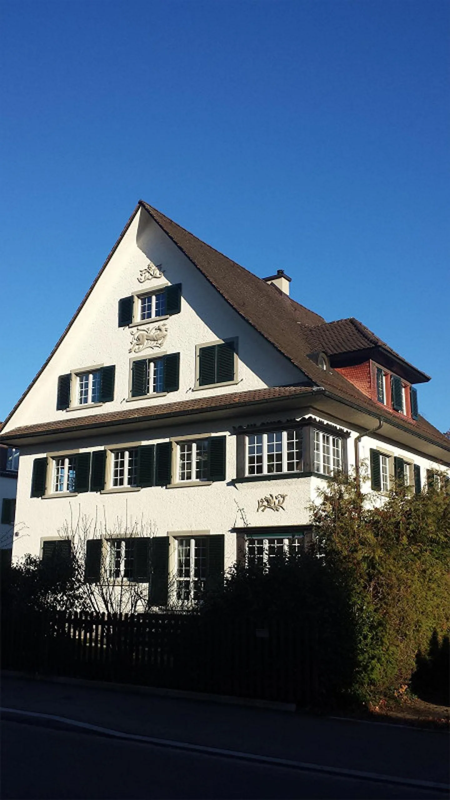Appartamento affascinante con 5 stanze ai piedi del Brühlberg - Foto 1 di 9