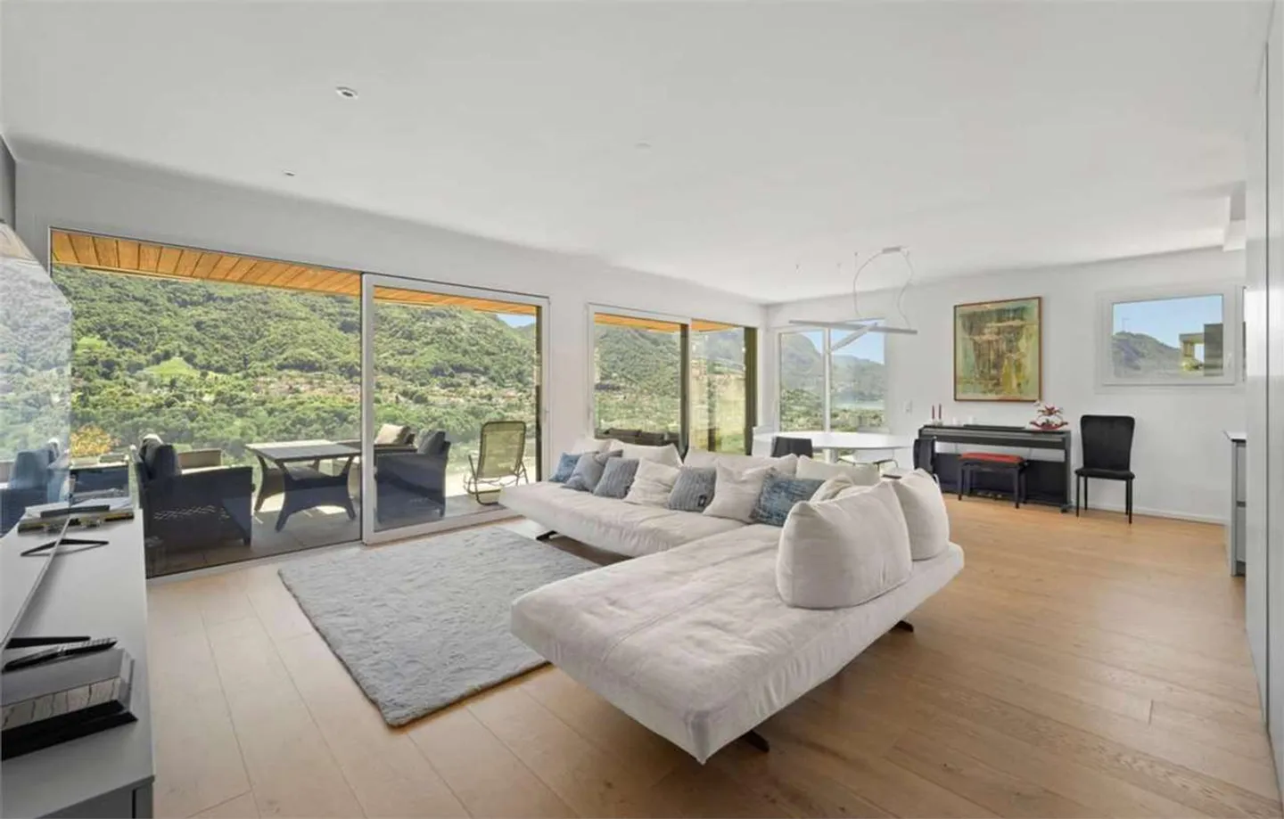 Appartamento con 3,5 stanze, arredato, con terrazza e vista lago - Foto 3 di 13