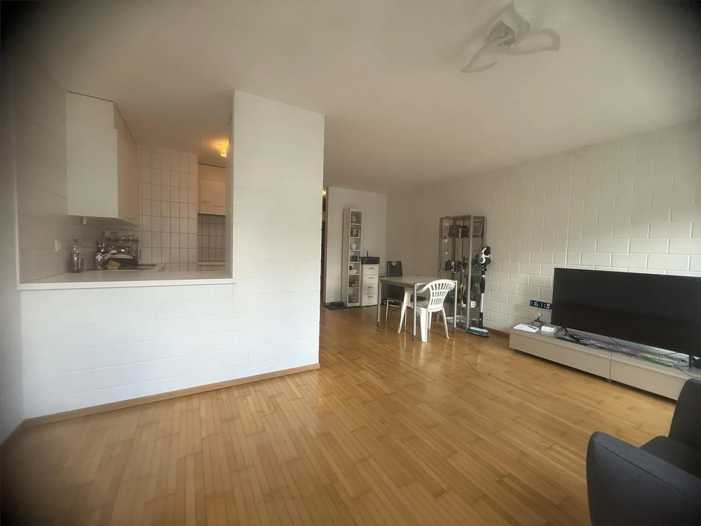 Bellissimo appartamento di 2 stanze con molta luce in affitto - Foto 2 di 7