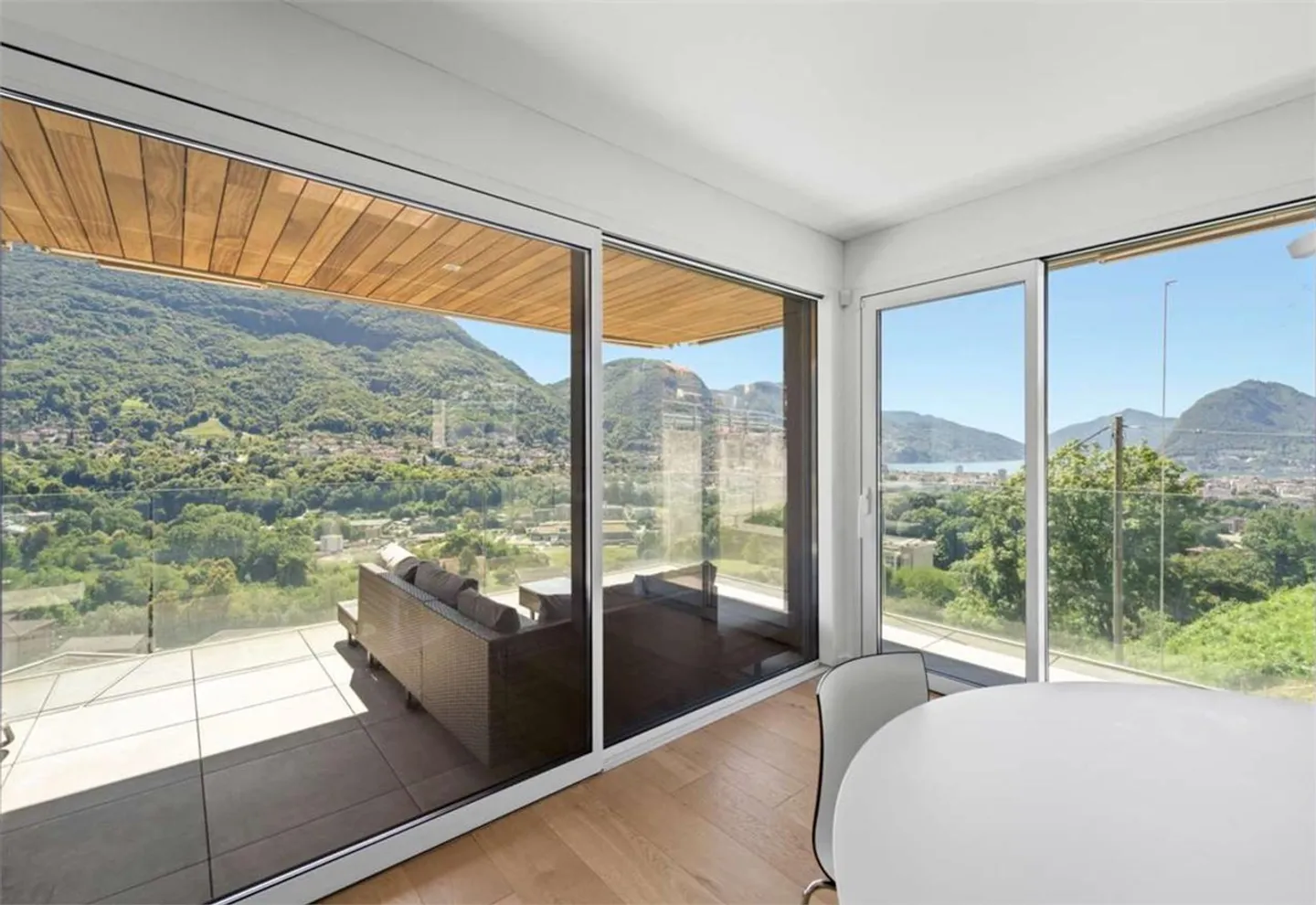 Appartamento con 3,5 stanze, arredato, con terrazza e vista lago - Foto 4 di 13