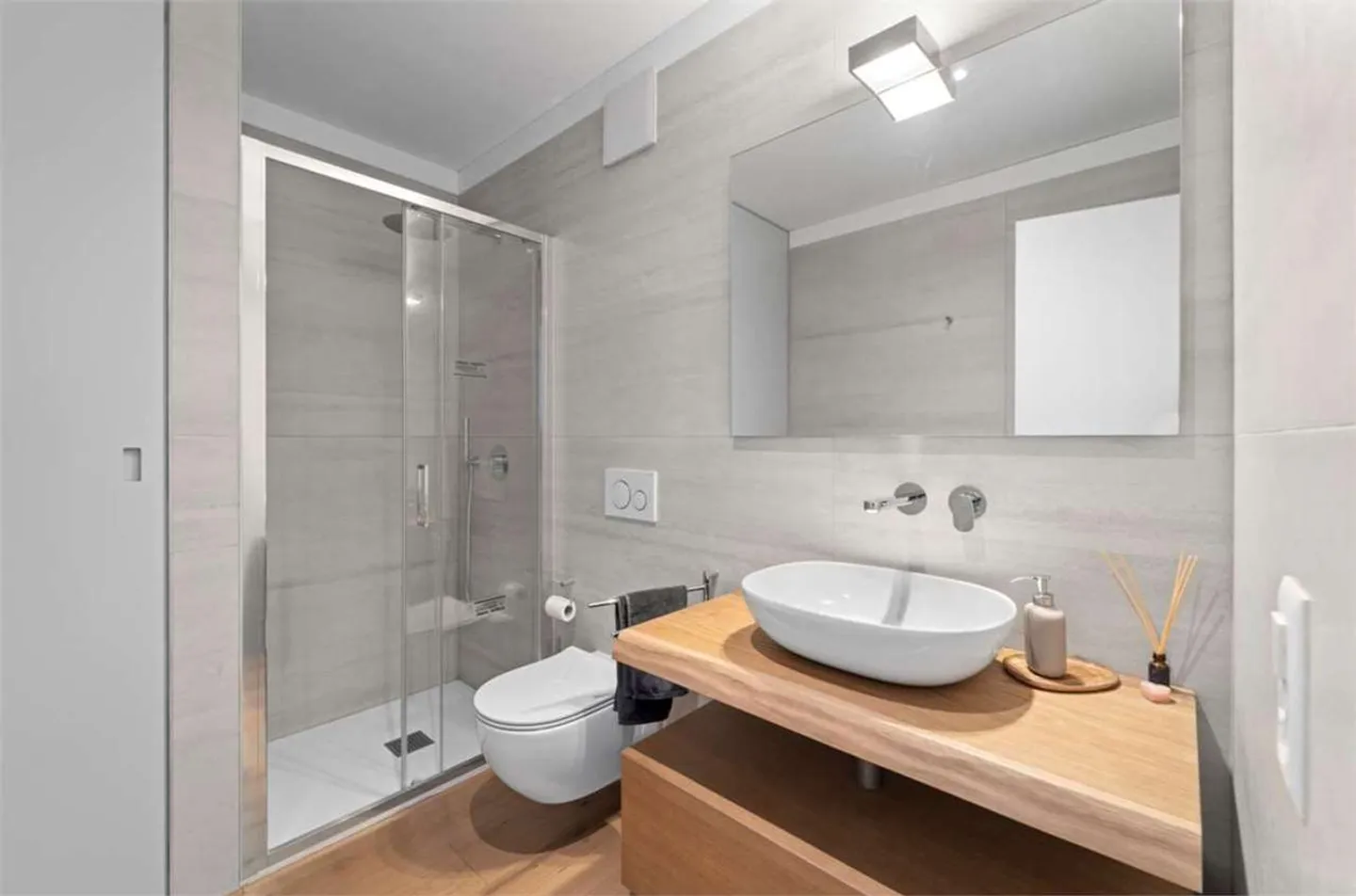 Appartamento con 3,5 stanze, arredato, con terrazza e vista lago - Foto 11 di 13