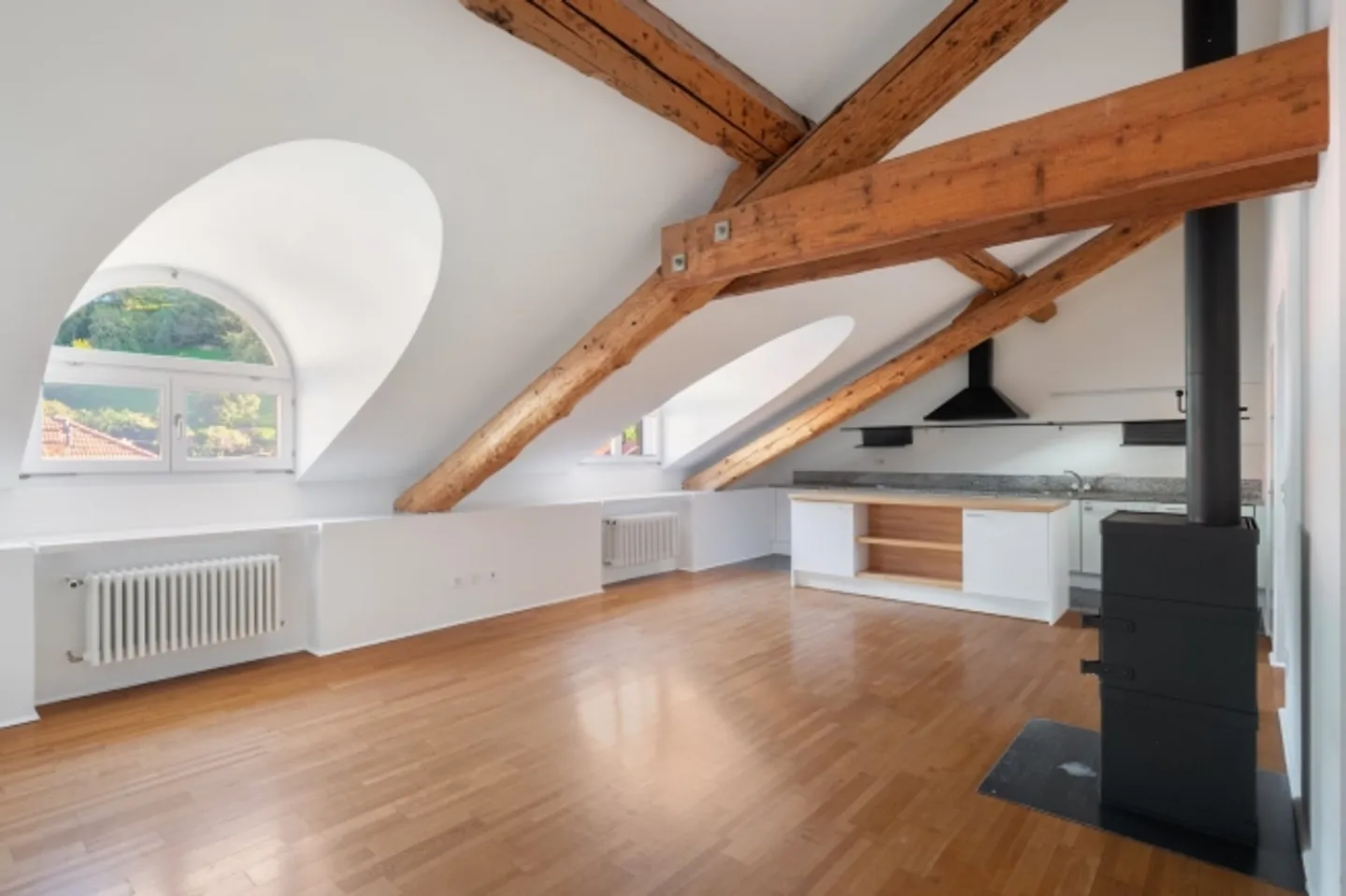 Vivre au centre dans un bâtiment historique ! - Photo 1 sur 9