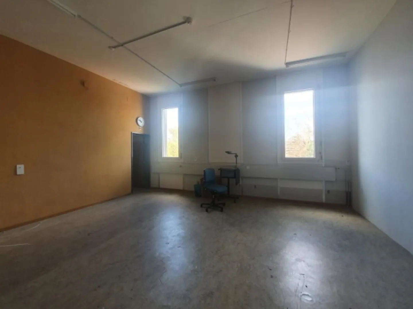 Mixed-use building for rent - Photo 1 of 1