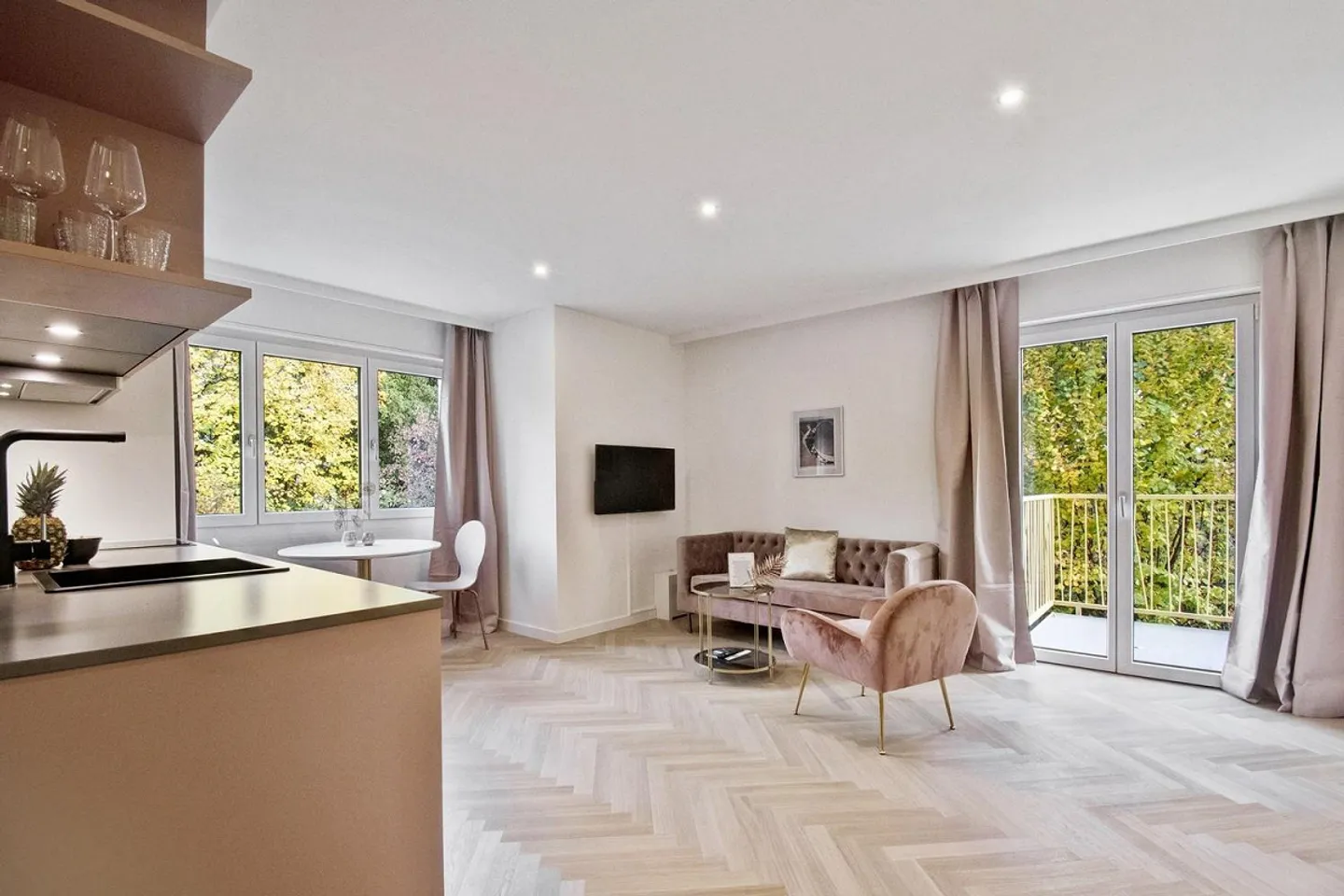 Meublé. Élégant. Disponible immédiatement. - Photo 1 sur 10