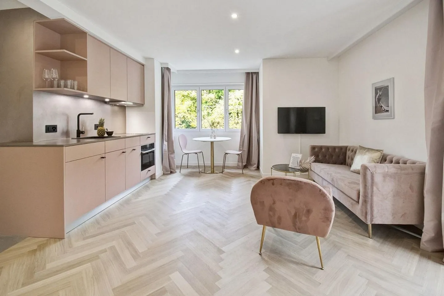 Meublé. Élégant. Disponible immédiatement. - Photo 2 sur 10