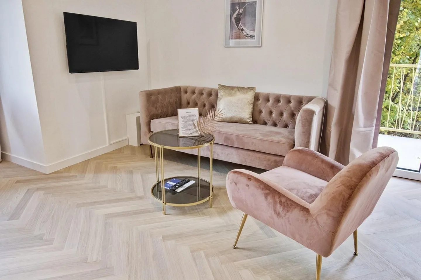 Meublé. Élégant. Disponible immédiatement. - Photo 3 sur 10