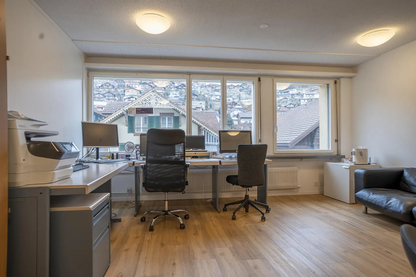 Bureau lumineux et moderne directement au bord du lac - Photo 2 sur 11