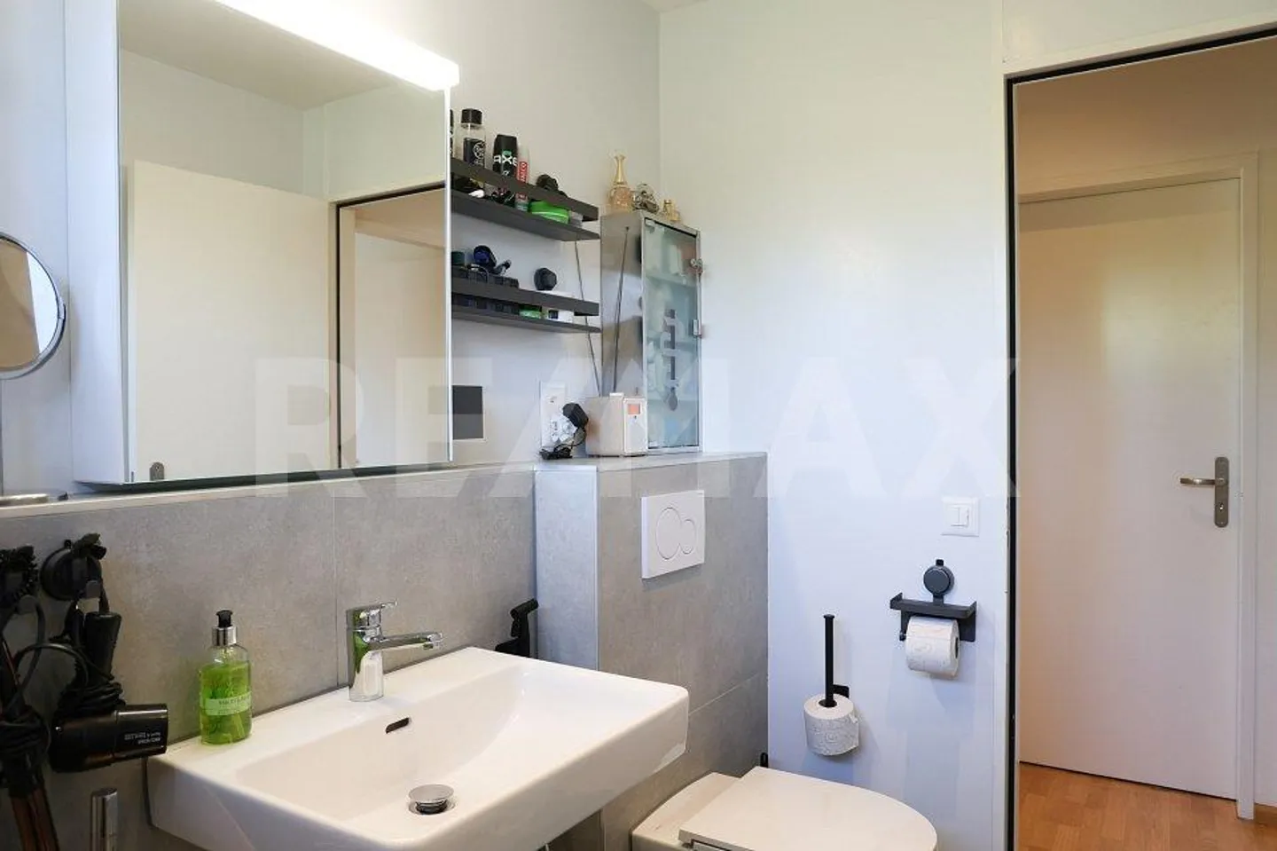 Esclusivo appartamento attico di 3,5 stanze con terrazza sul tetto a Reinach (BL) - Foto 10 di 13