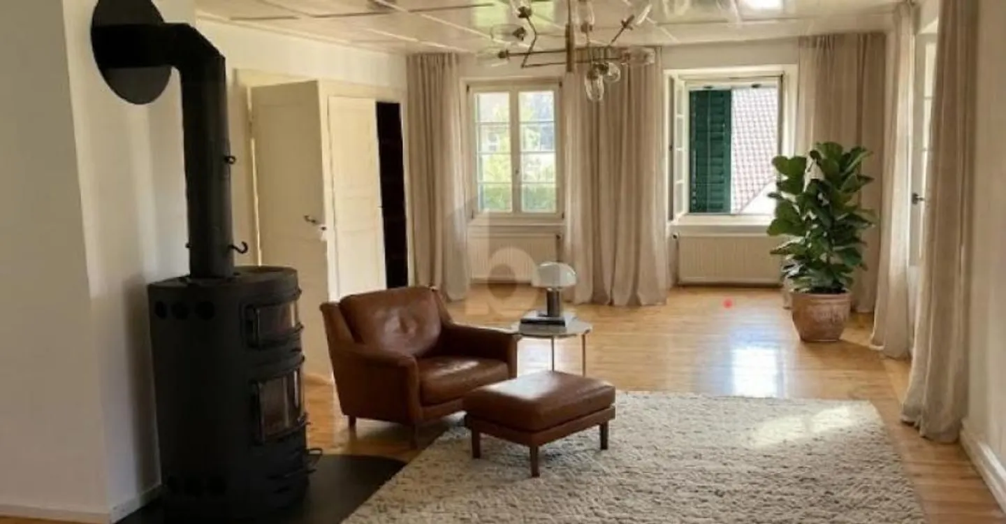CHARMING AND SPACIOUS - Photo 2 of 5