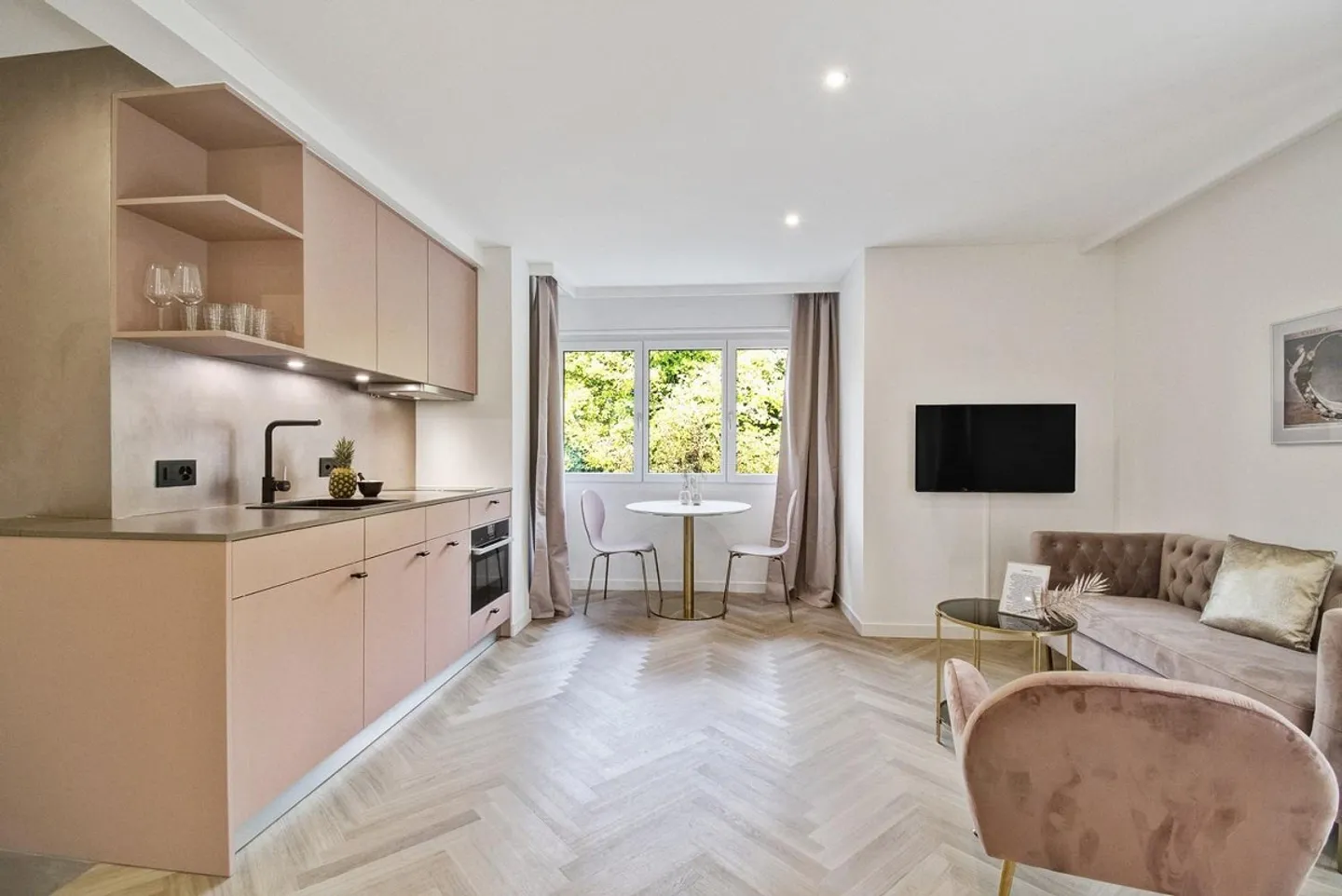 Meublé. Élégant. Disponible immédiatement. - Photo 8 sur 10