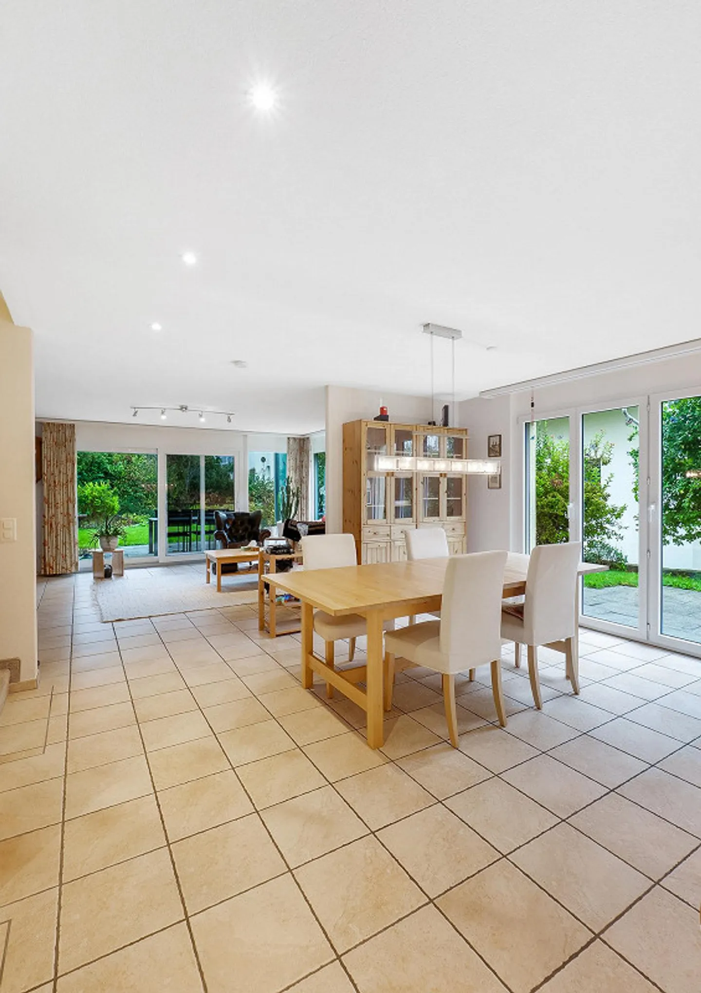 Idillio familiare con giardino e privacy - Foto 2 di 4