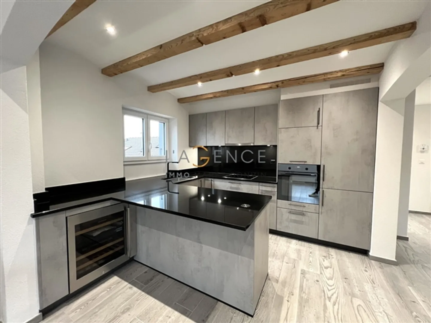 «RENOVIERTES GEBÄUDE MIT ZWEI WOHNUNGEN» - Foto 3 von 12