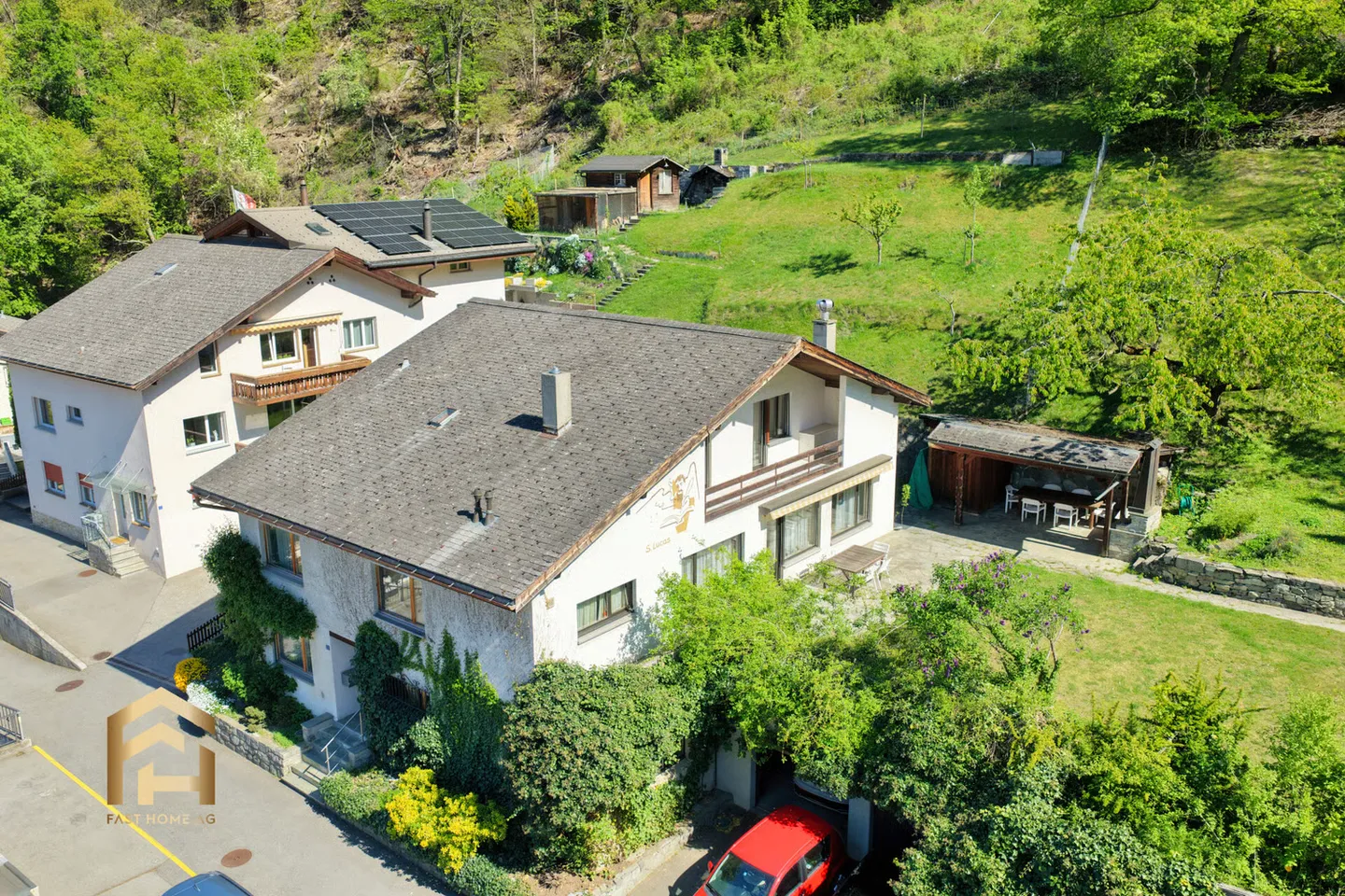 Grosszügiges Einfamilienhaus mit Aussicht - Foto 1 von 13