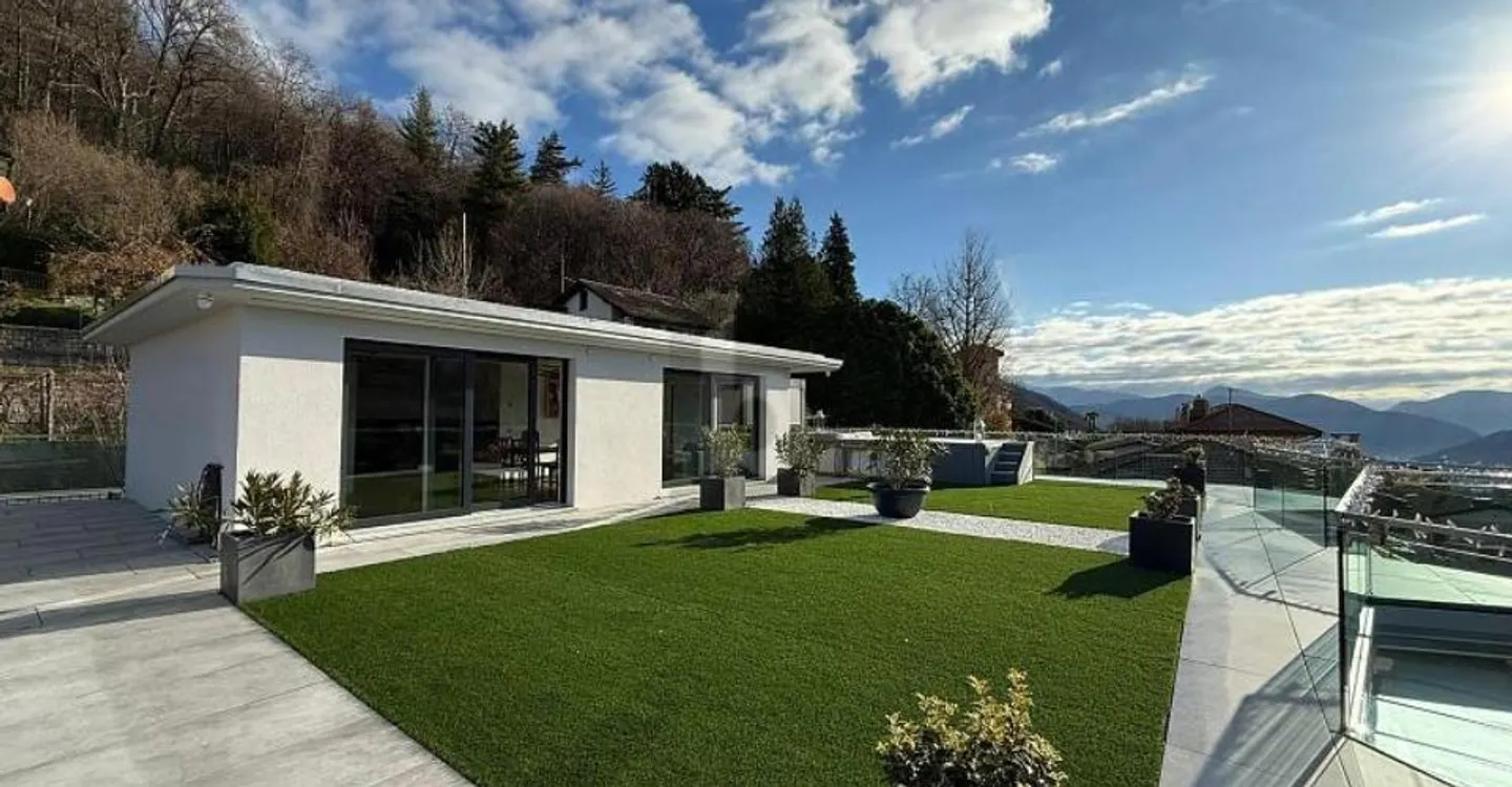 MODERN AND ELEGANT WITH POOL AND VIEW - Photo 1 of 4