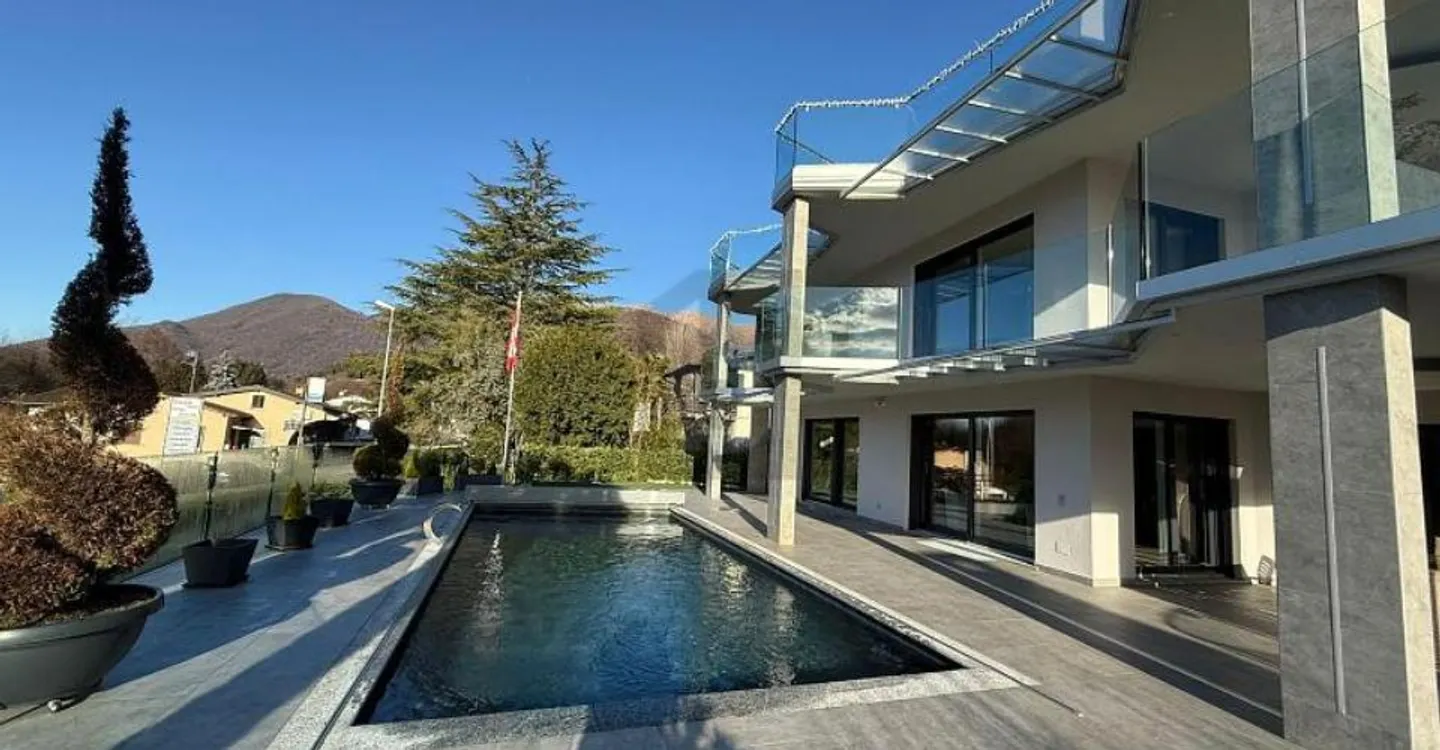 MODERN AND ELEGANT WITH POOL AND VIEW - Photo 2 of 4