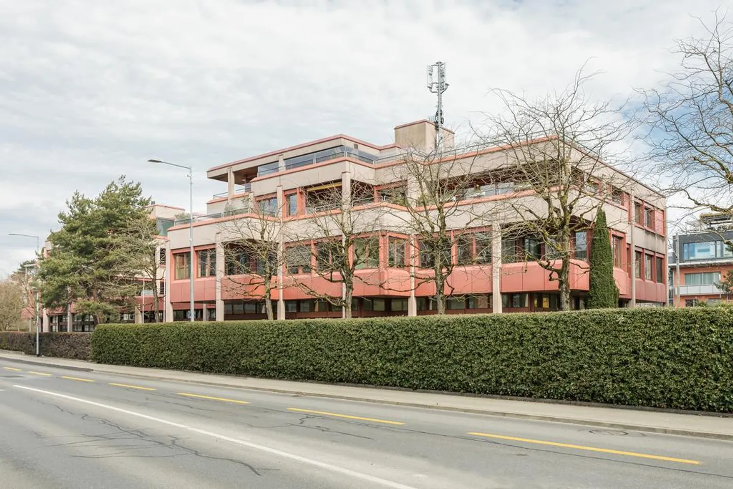 Spazio ufficio vicino al lago - centrale e ben collegato - Foto 1 di 6