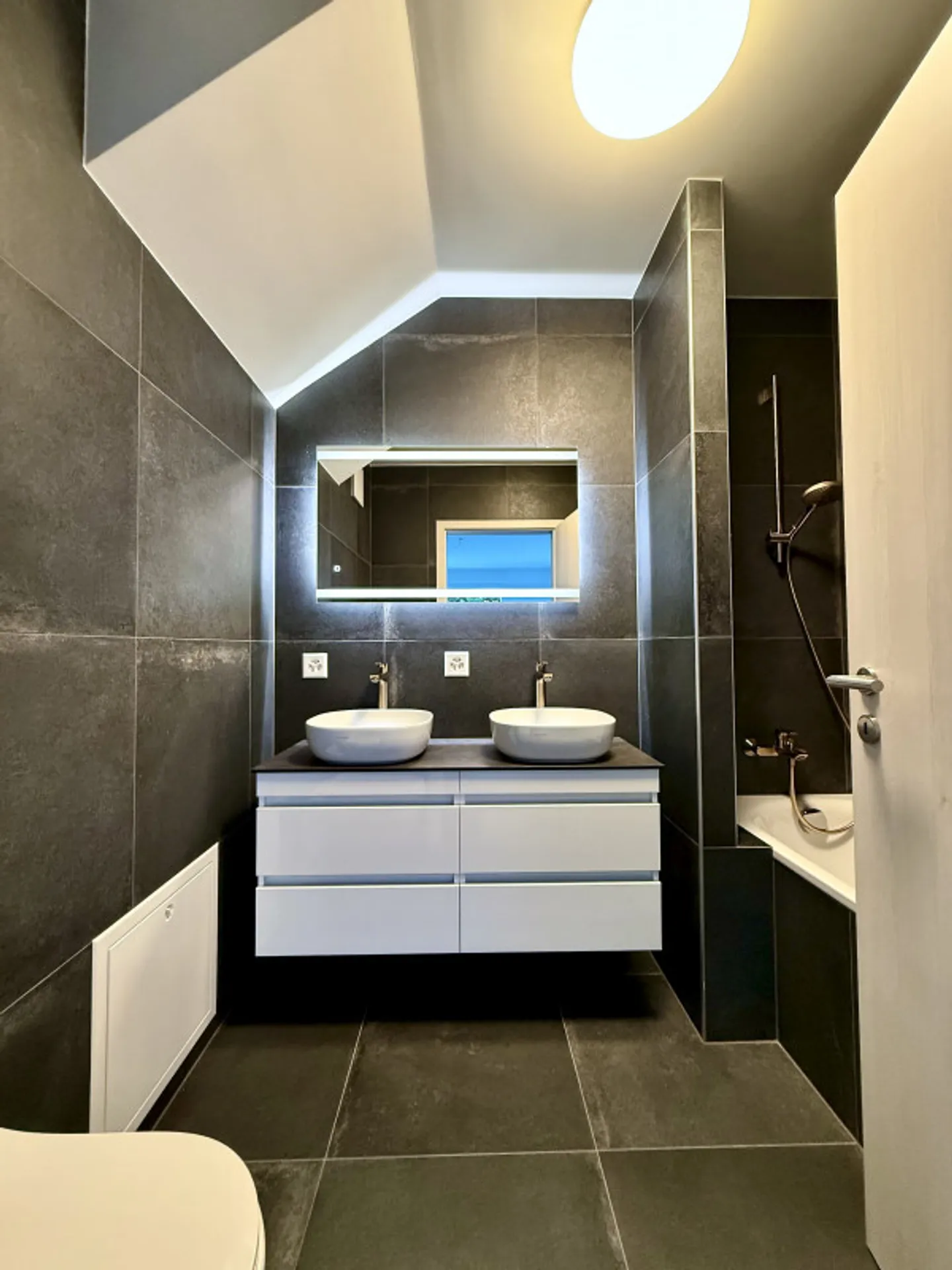 Grandvaux, splendida casa contemporanea con vista mozzafiato - Foto 9 di 13