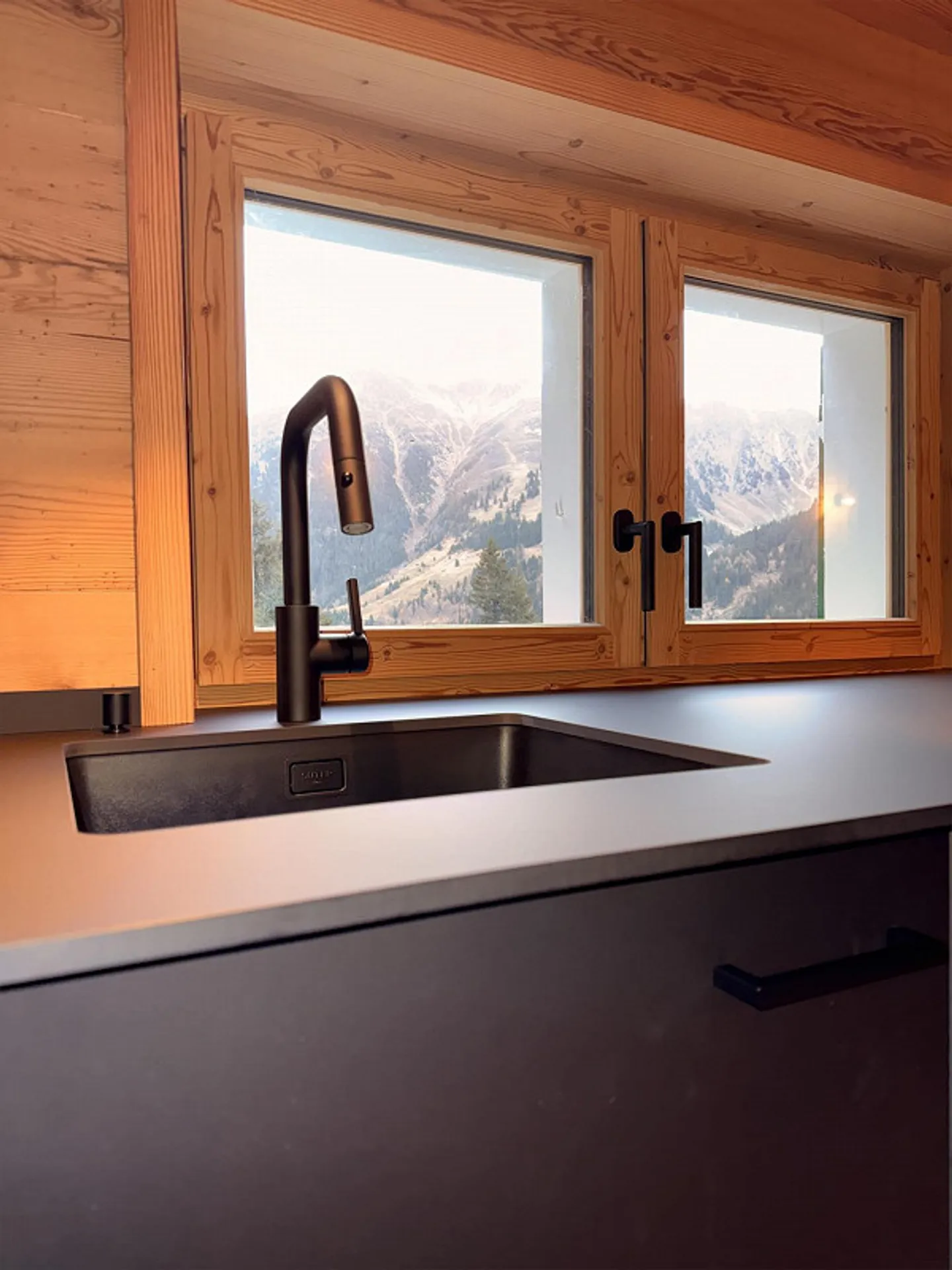 Renoviertes Maiensäss an traumhafter Aussichtslage - Foto 5 von 12