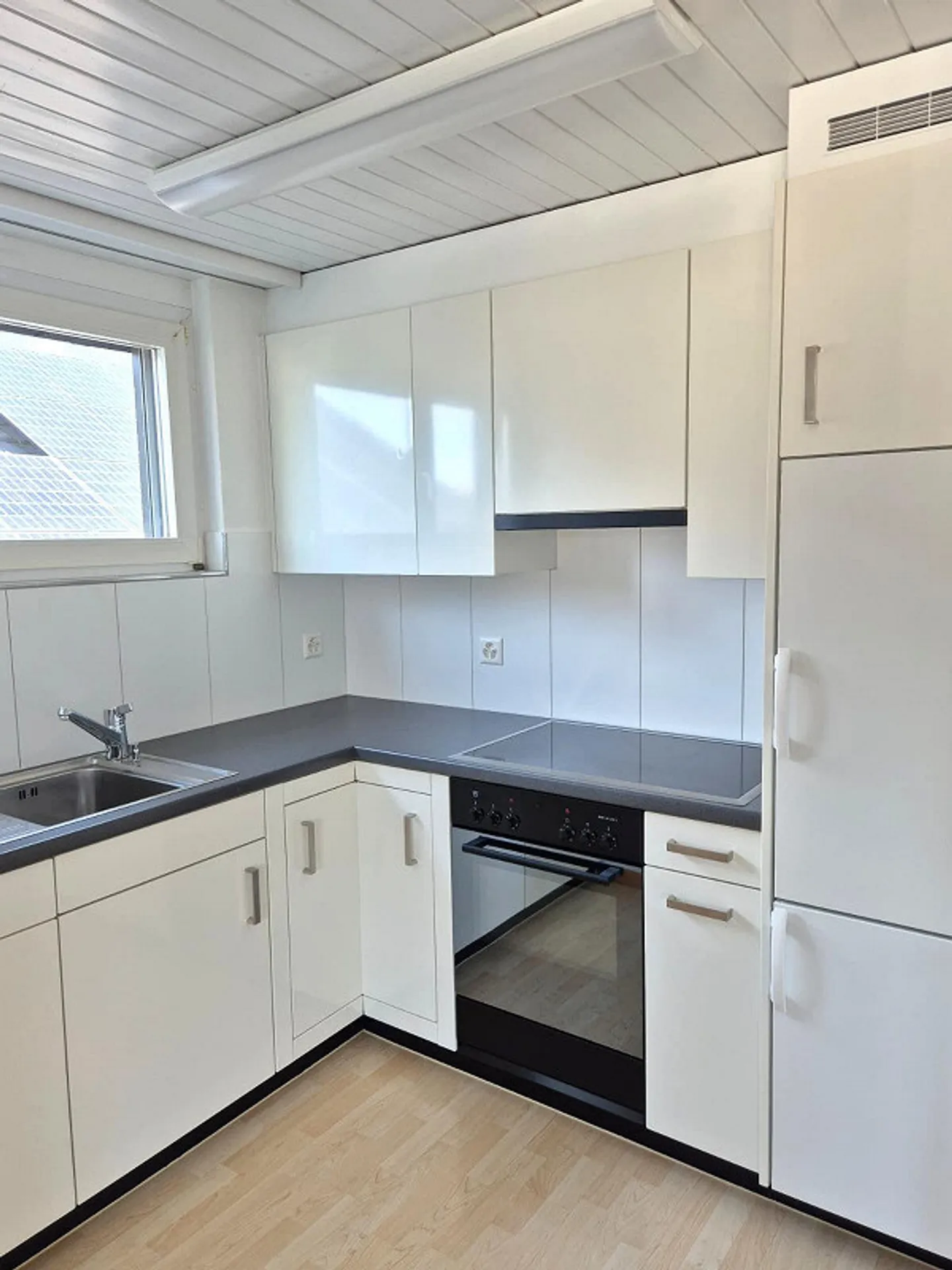 Your new home in a quiet, sunny residential area - Photo 2 of 5
