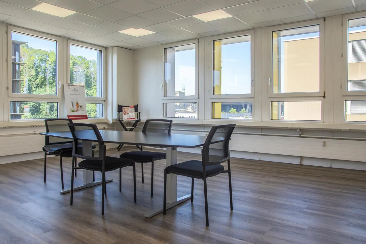 Uffici moderni e convenienti con caffetteria in affitto - Foto 3 di 11