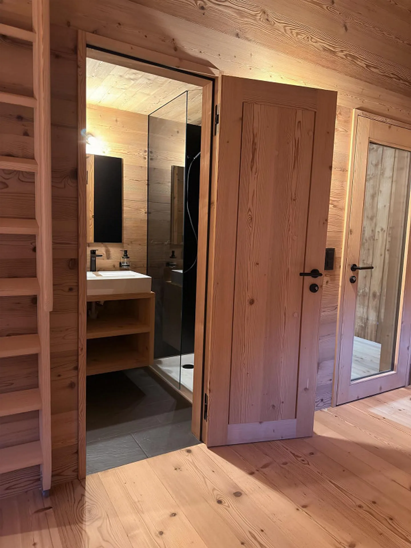 Renoviertes Maiensäss an traumhafter Aussichtslage - Foto 10 von 12