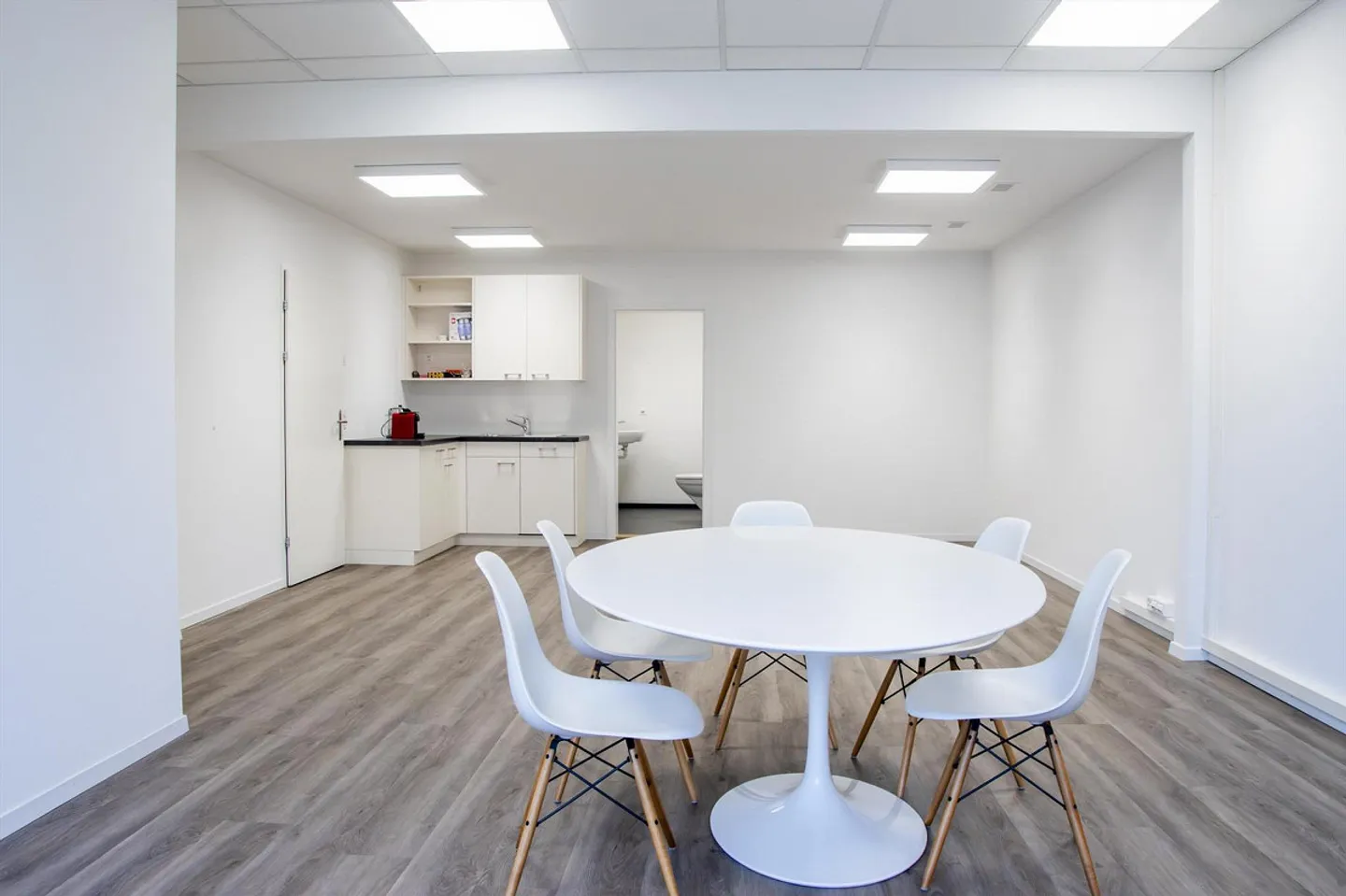 Uffici moderni e convenienti con caffetteria in affitto - Foto 7 di 11