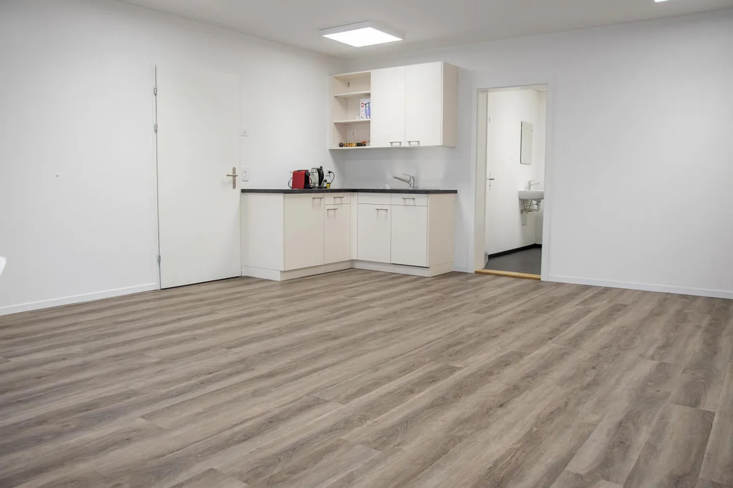 Uffici moderni e convenienti con caffetteria in affitto - Foto 8 di 11