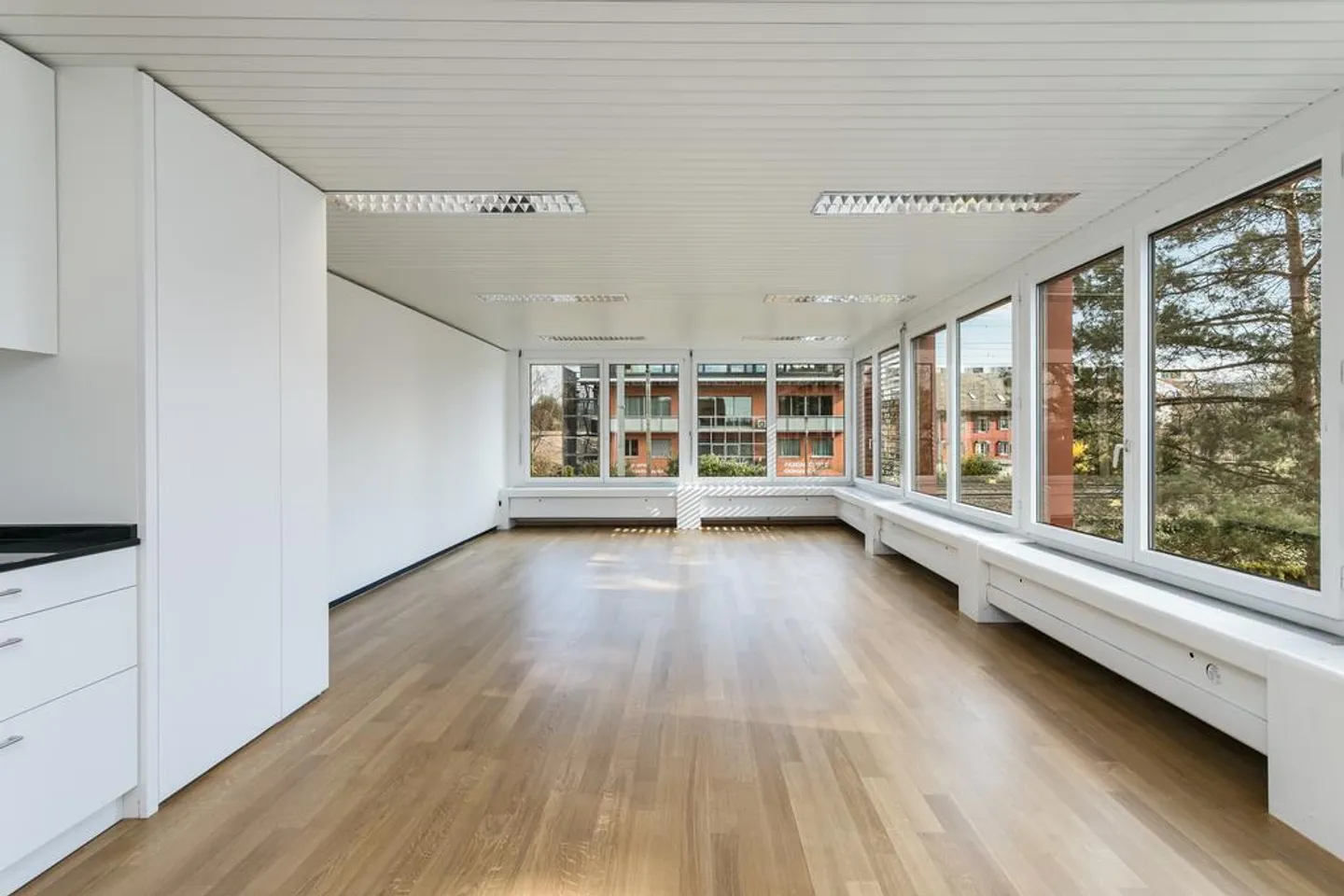 Spazio ufficio vicino al lago - centrale e ben collegato - Foto 5 di 6