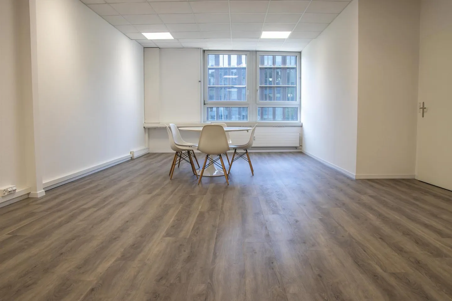 Uffici moderni e convenienti con caffetteria in affitto - Foto 10 di 11