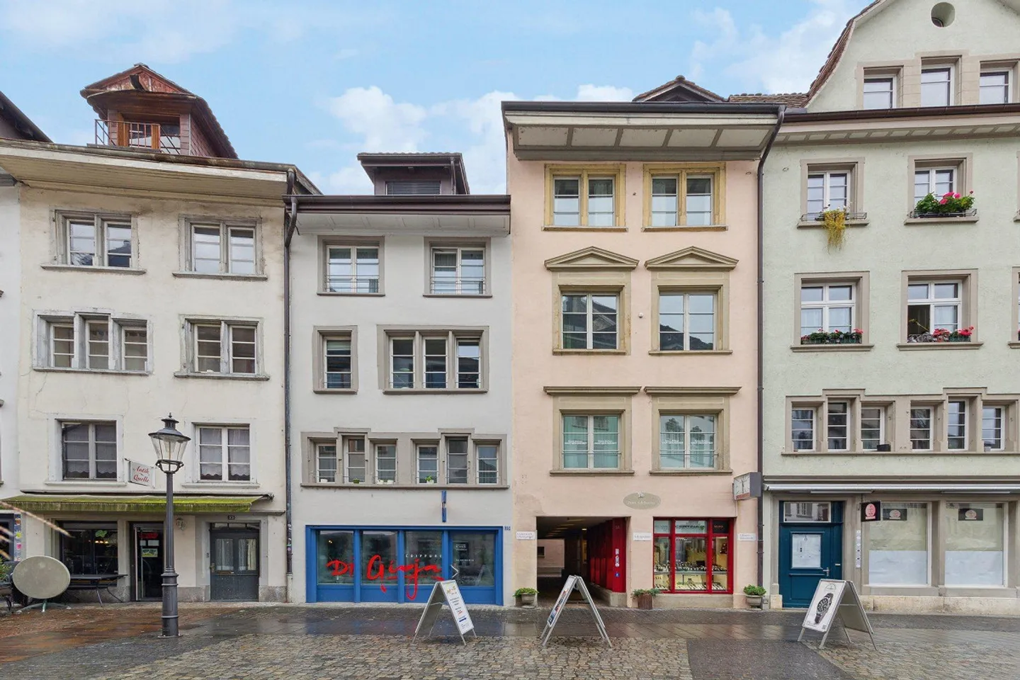 Bright 1.5-room apartment in a historic old town house - Photo 1 of 4