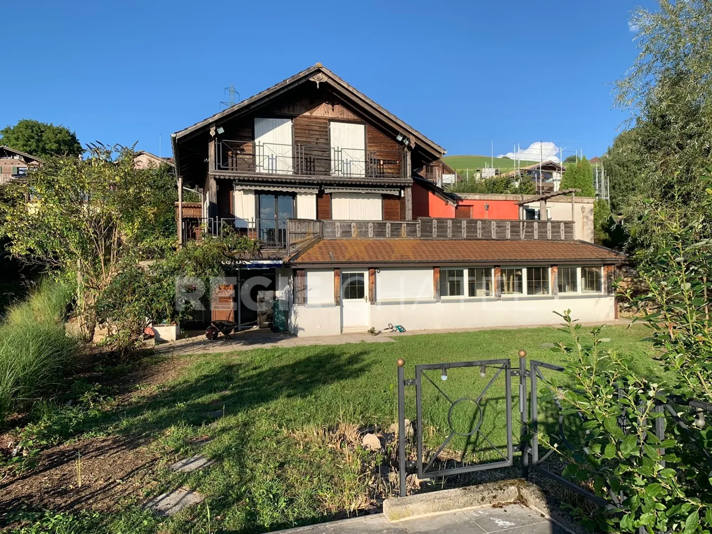 Charmantes Chalet mit atemberaubendem Seeblick - Foto 1 von 8